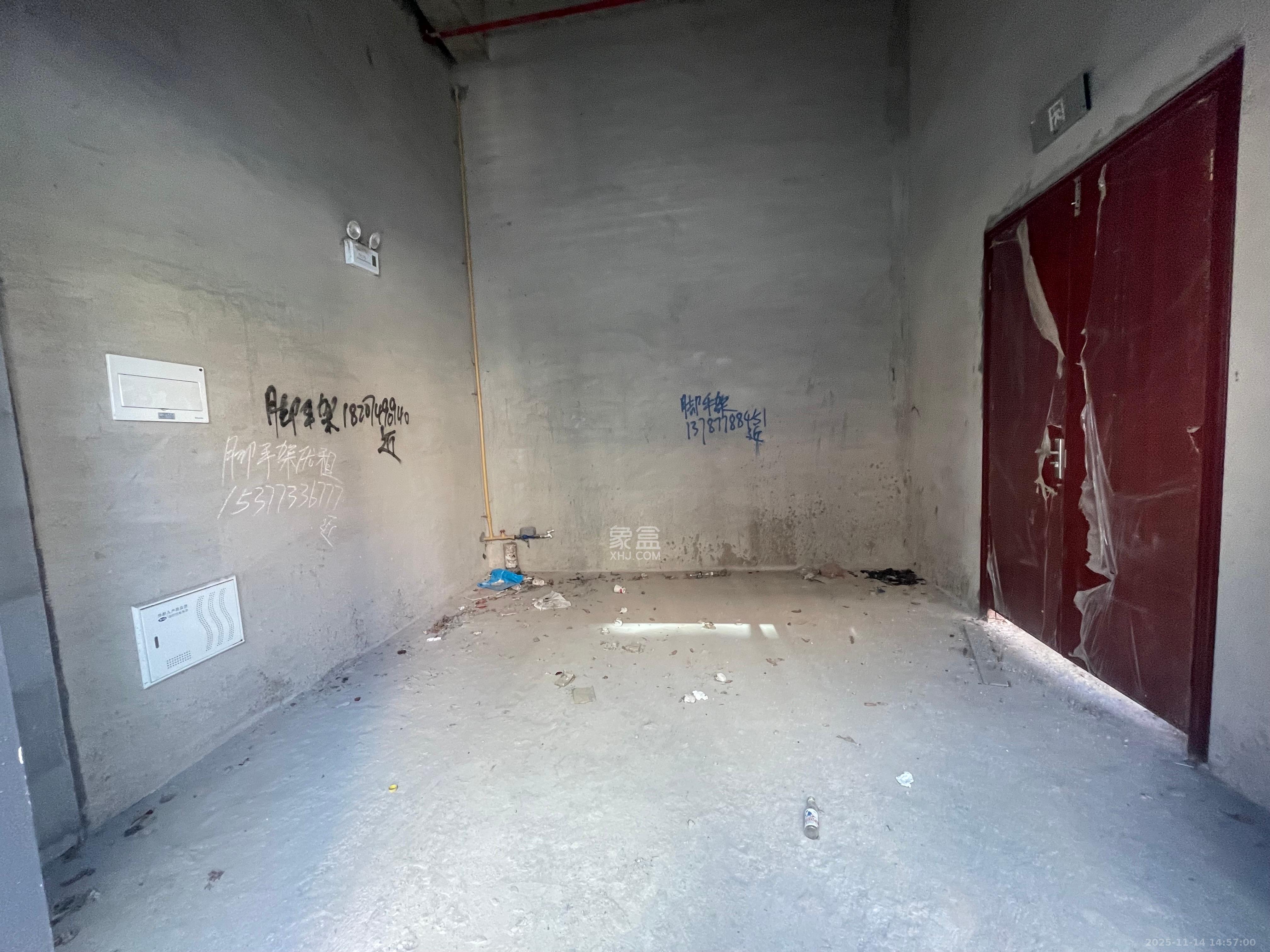 德盛欢乐广场   23.97㎡      680.0元/月