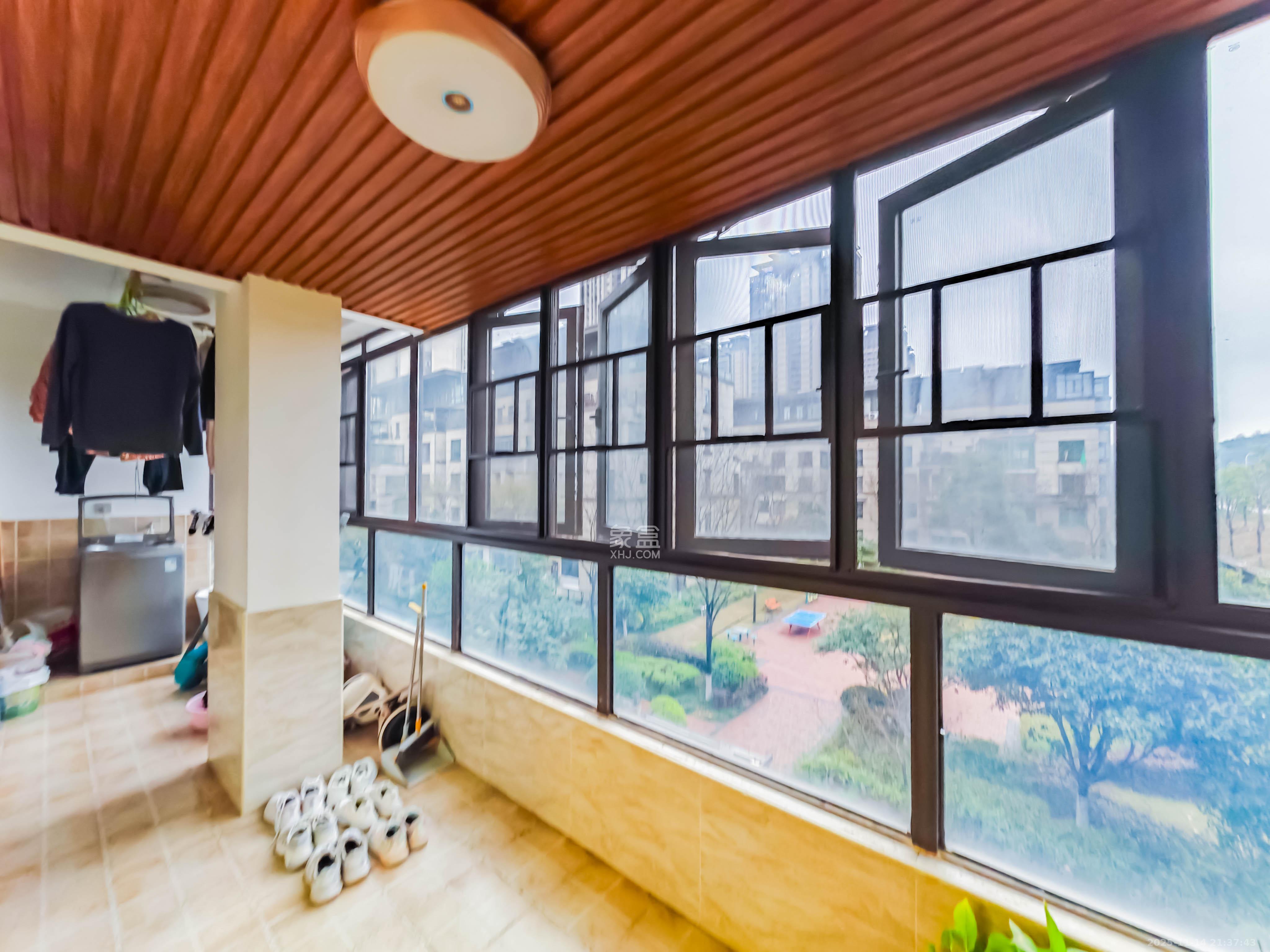 绿地之窗 4室2厅2卫 166.0万 绿地之窗 4室2厅2卫 166.0万阳台