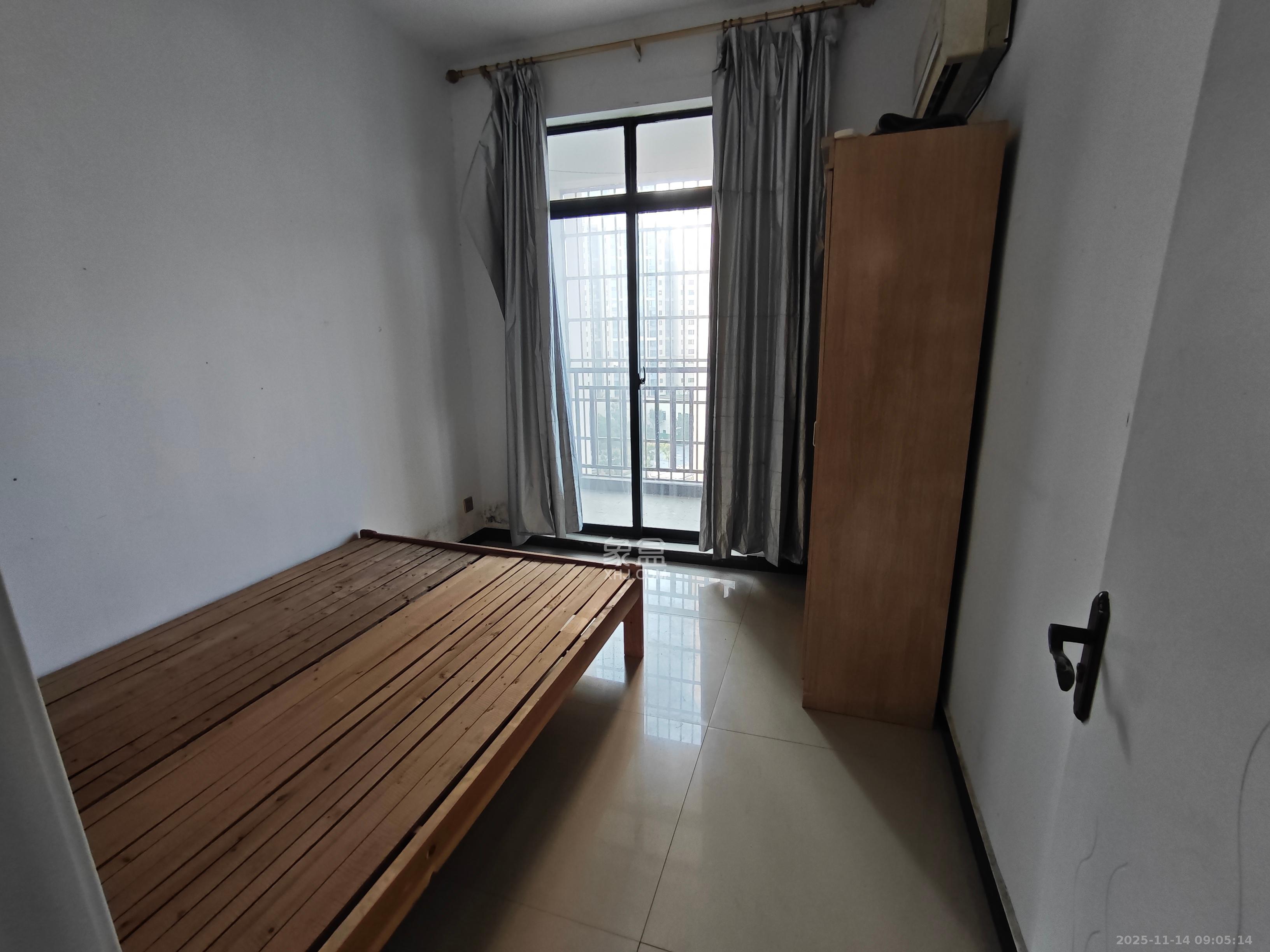 枫华府第  3室2厅2卫    1800.0元/月室内图