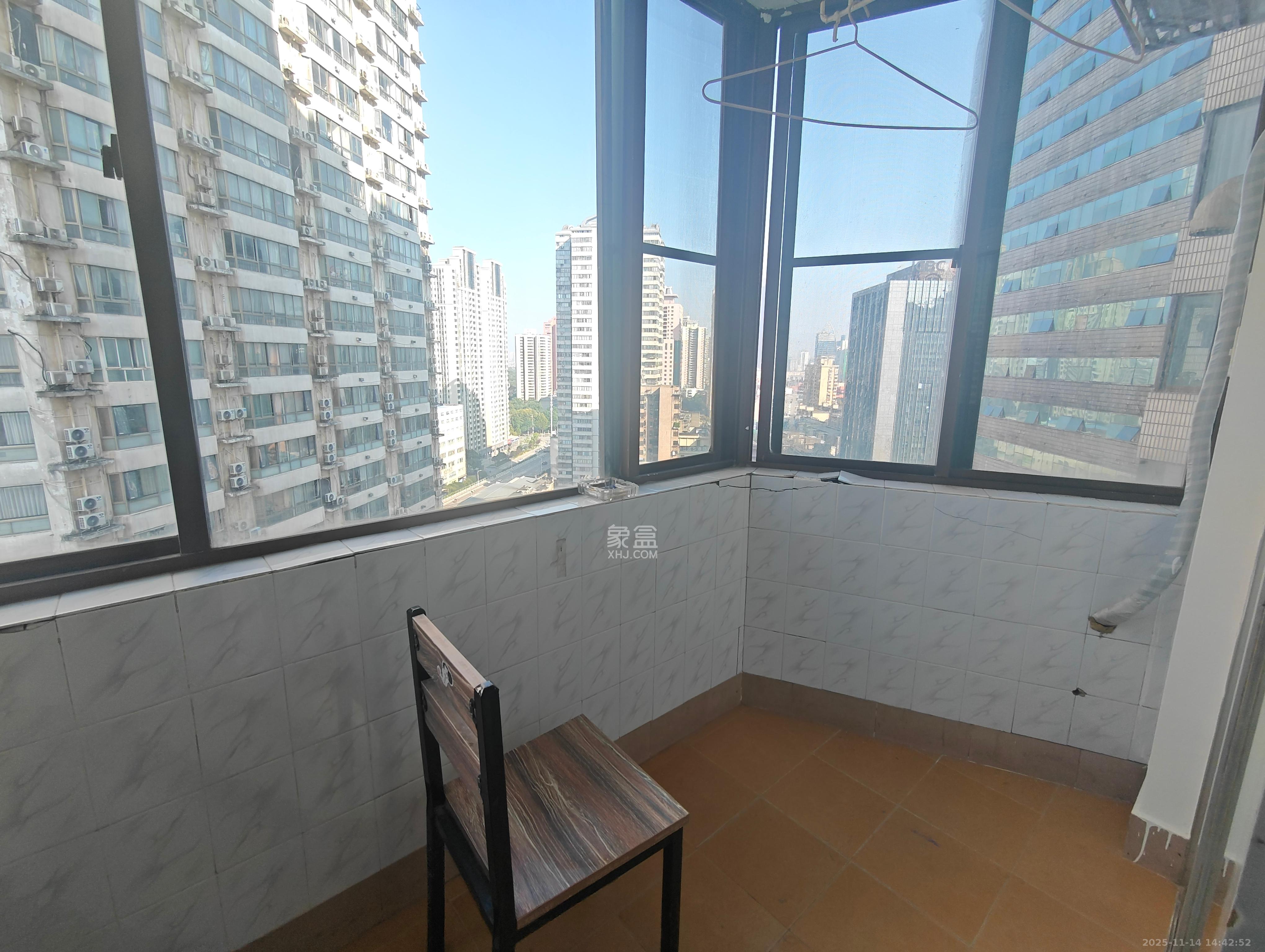 芙蓉广场农行单位宿舍  2室1厅1卫    2300.0元/月室内图