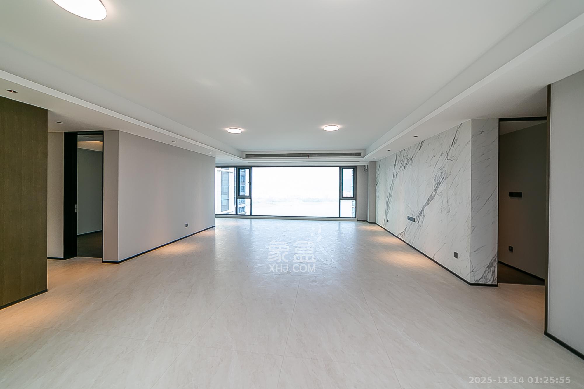 中海阅湘台 4室2厅3卫 480.0万 中海阅湘台 4室2厅3卫 480.0万客厅