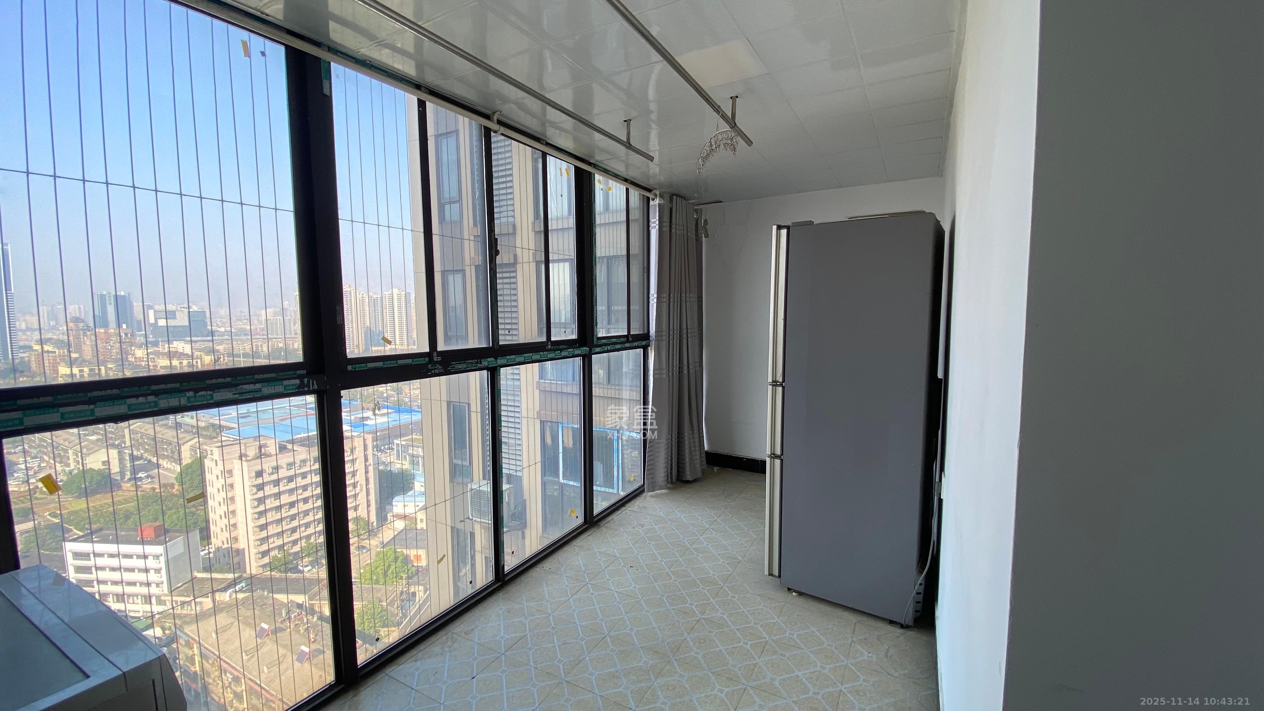 雨花公馆(紫苔名苑)  3室2厅2卫    2500.0元/月室内图