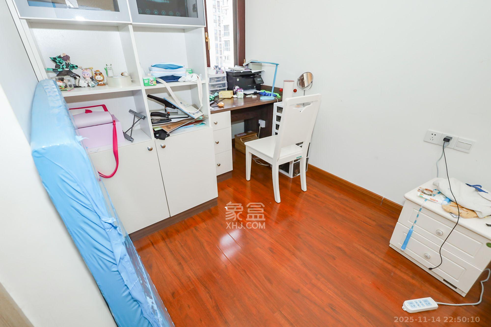 世茂外滩里（世茂铂翠湾三期）  3室2厅1卫    3400.0元/月室内图