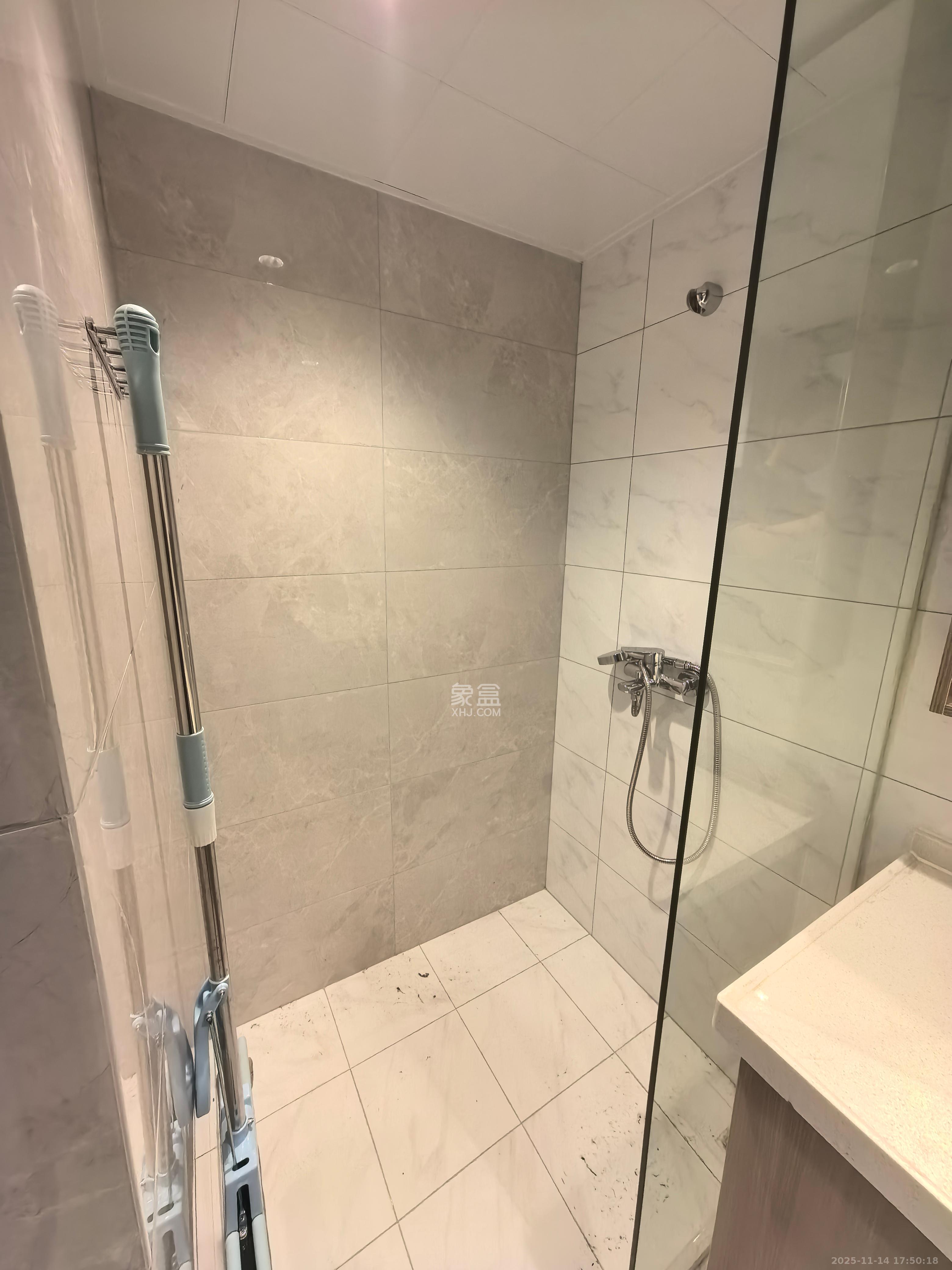 藏珑湖上公馆  1室1厅1卫    2000.0元/月室内图