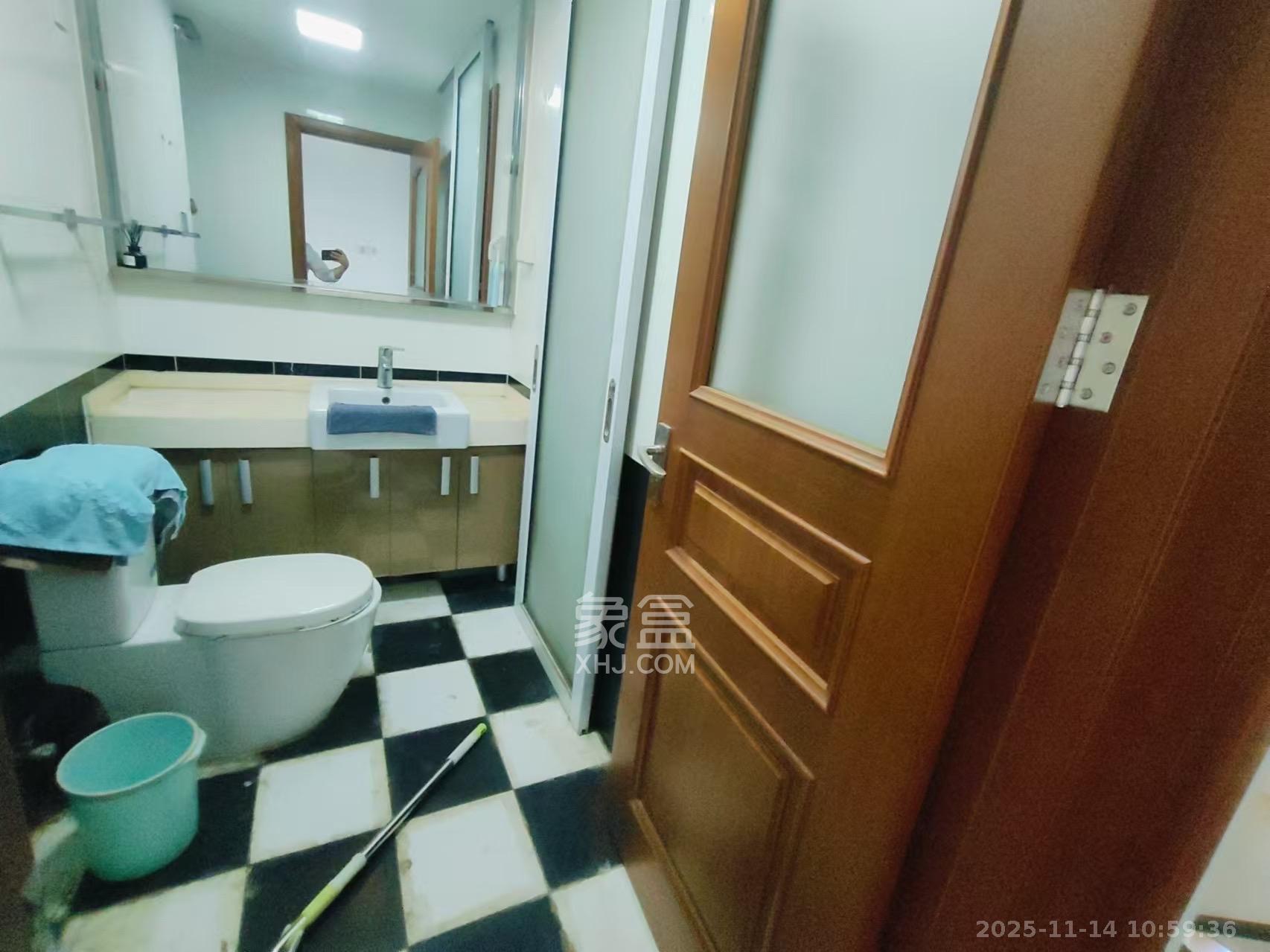 阳光100三期  3室2厅2卫    2100.0元/月室内图