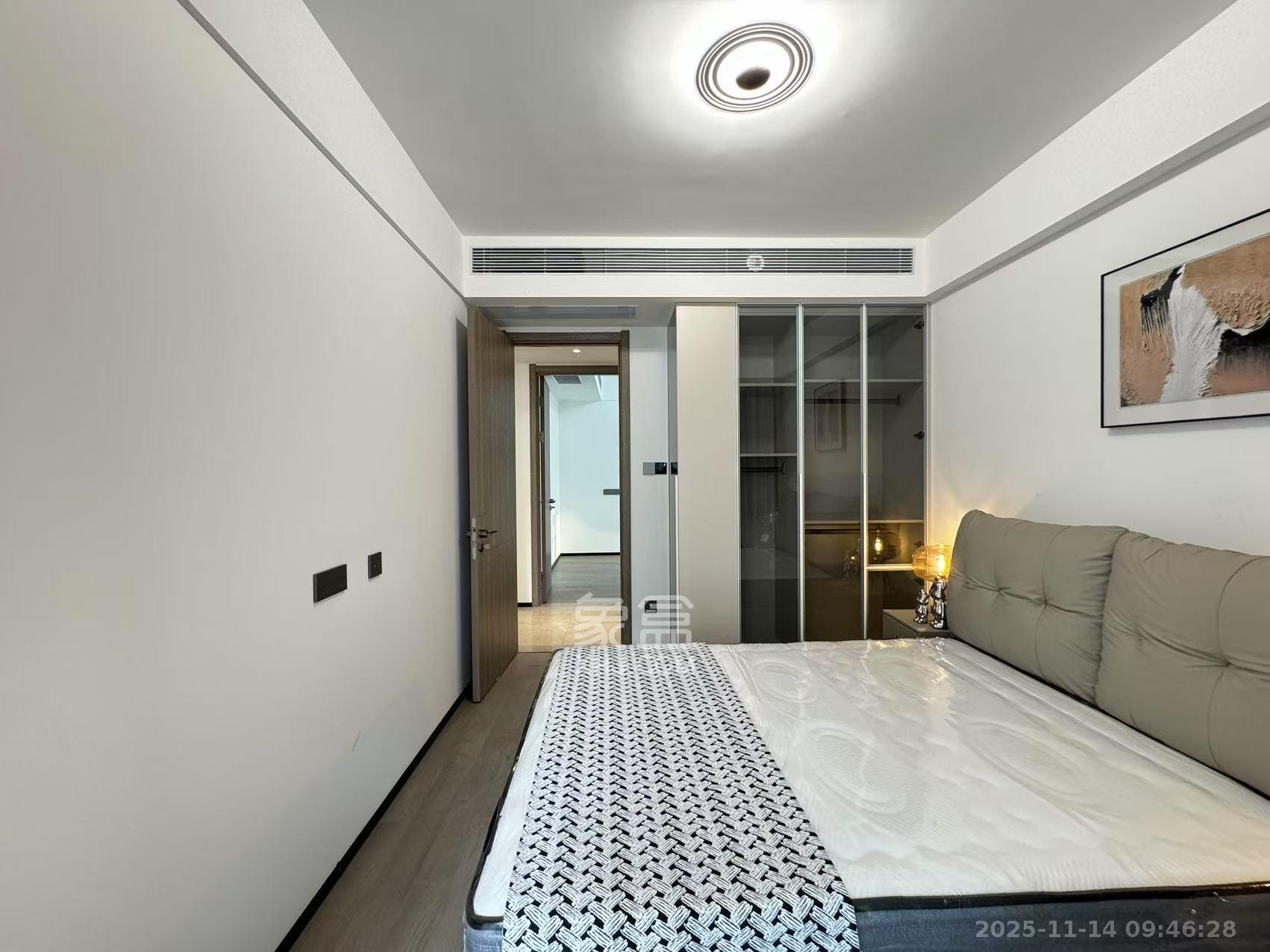 轨道万科悦府  3室2厅2卫    5800.0元/月室内图