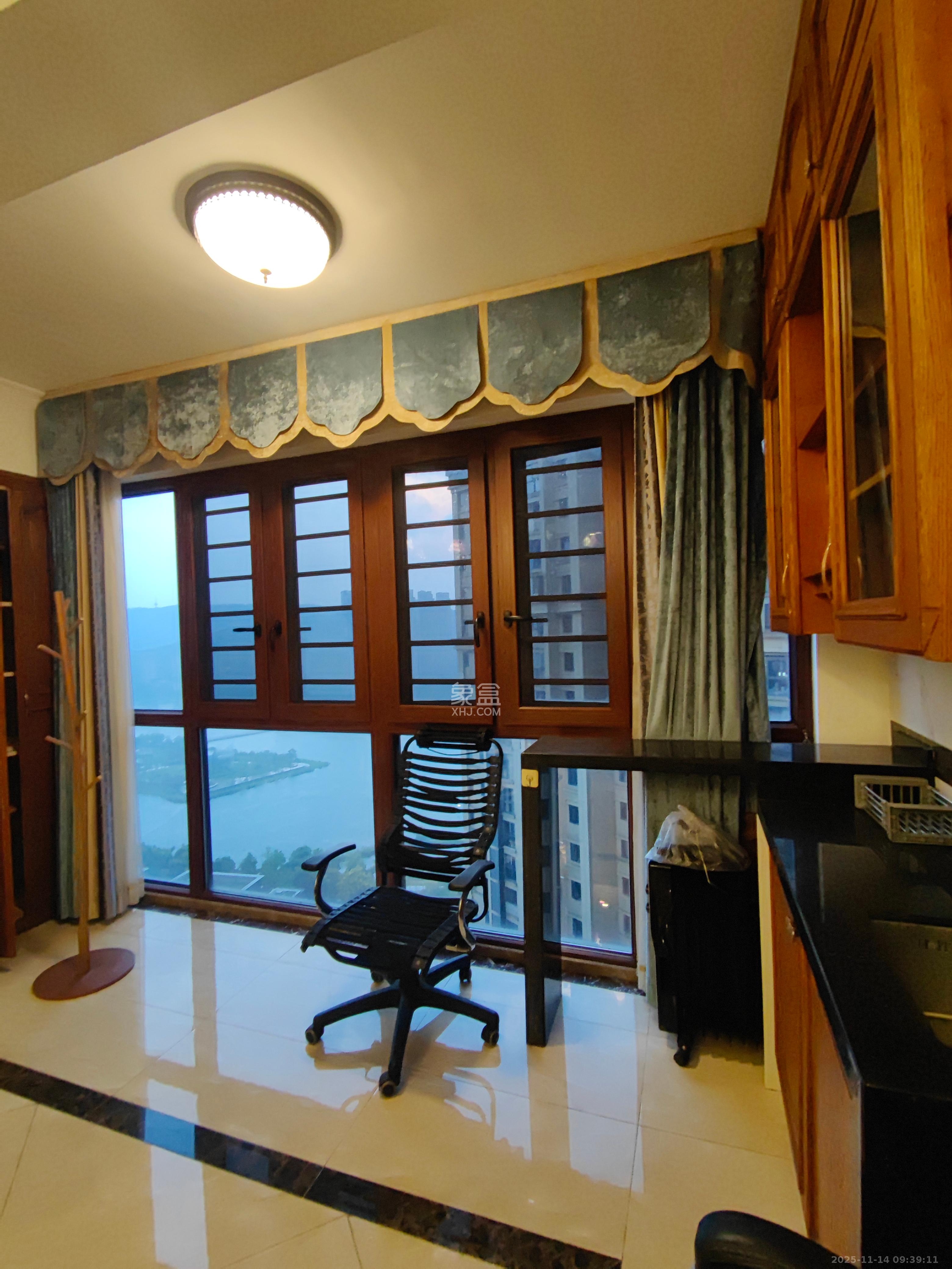 中建梅溪湖中心  4室2厅2卫    3800.0元/月室内图