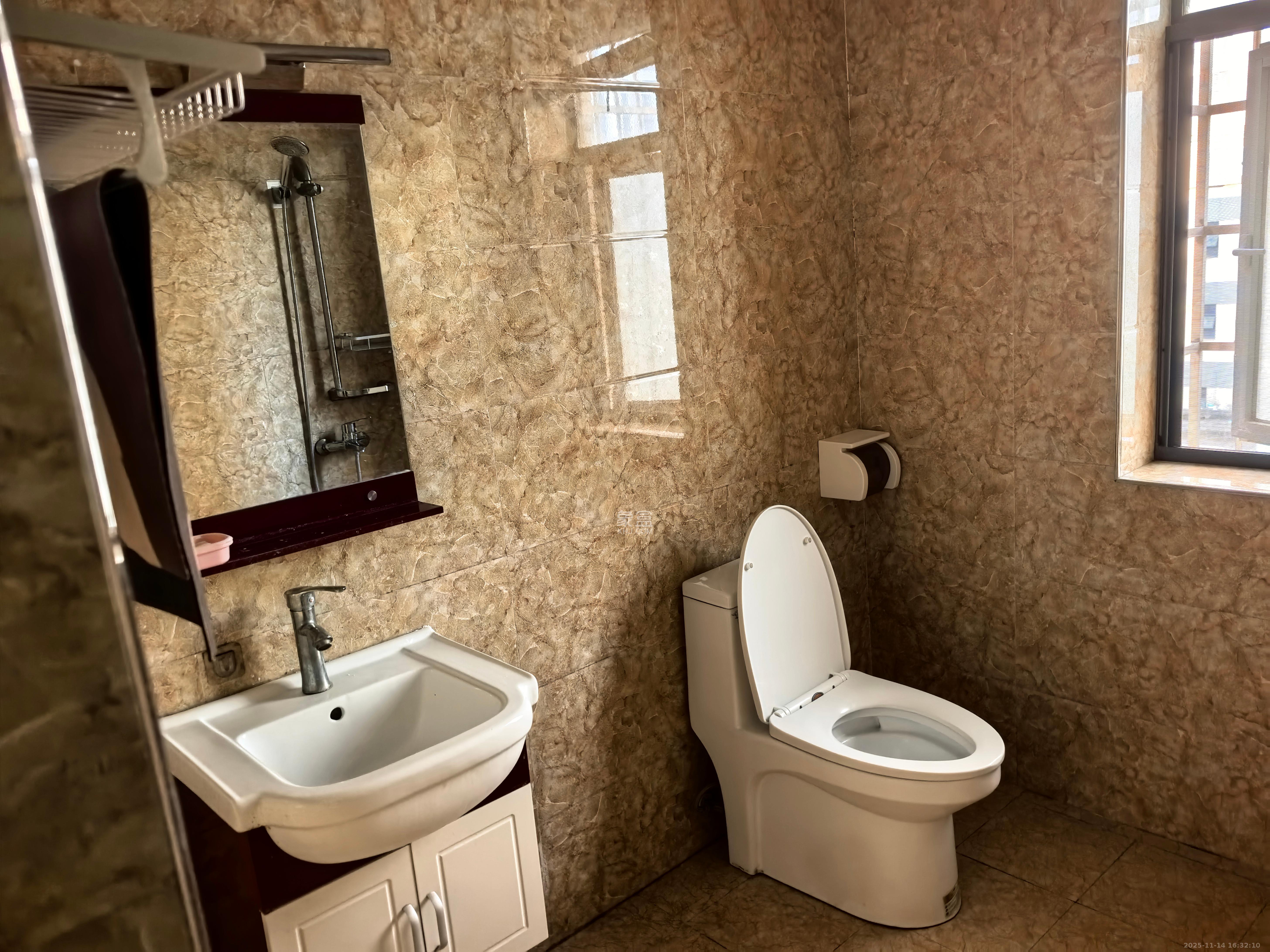 茶山馨苑 3室2厅2卫 3000.0元/月 茶山馨苑 3室2厅2卫 3000.0元/月室内图