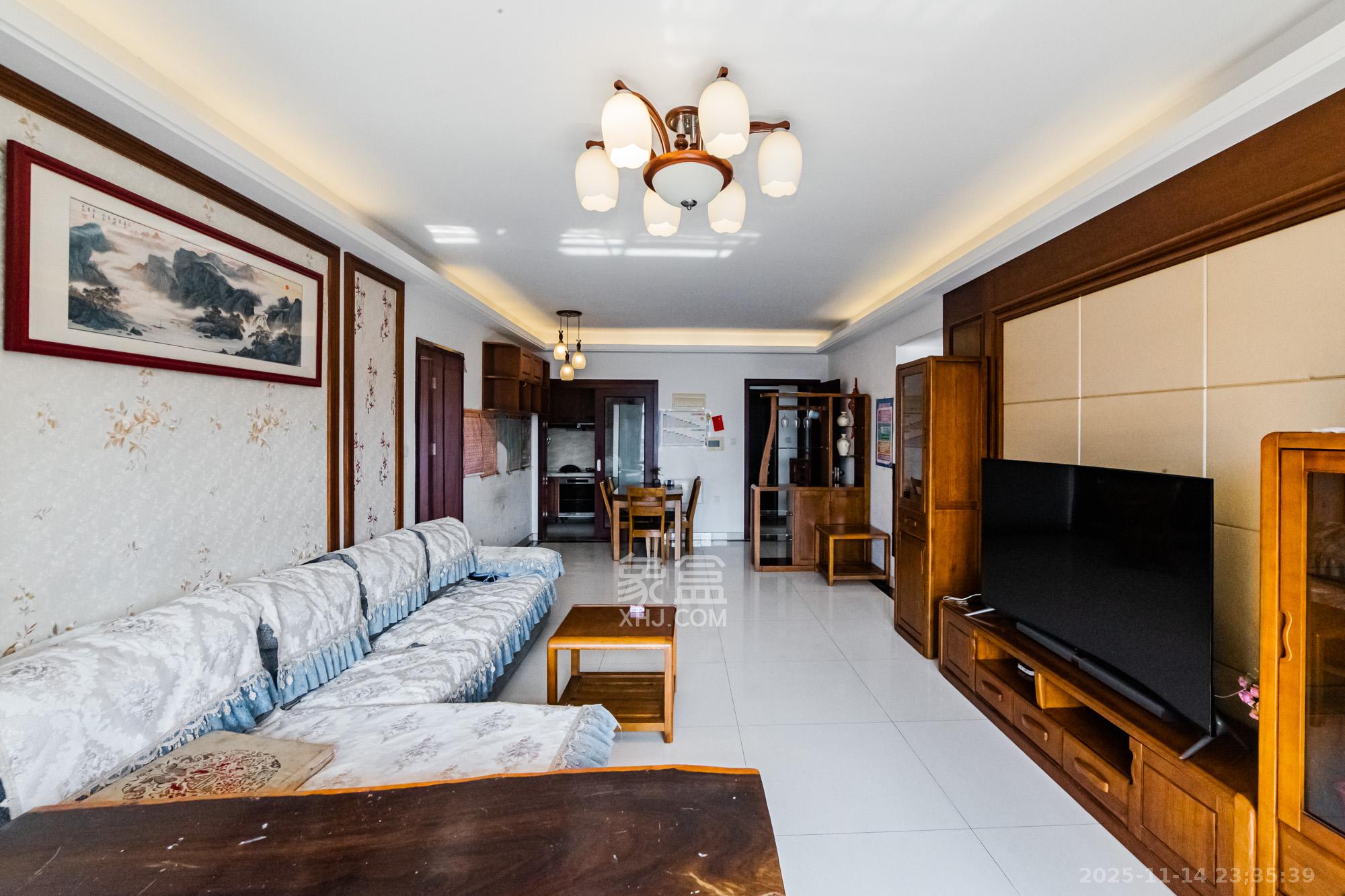 珠江郦城公园1号 3室2厅2卫 180.0万 珠江郦城公园1号 3室2厅2卫 180.0万客厅