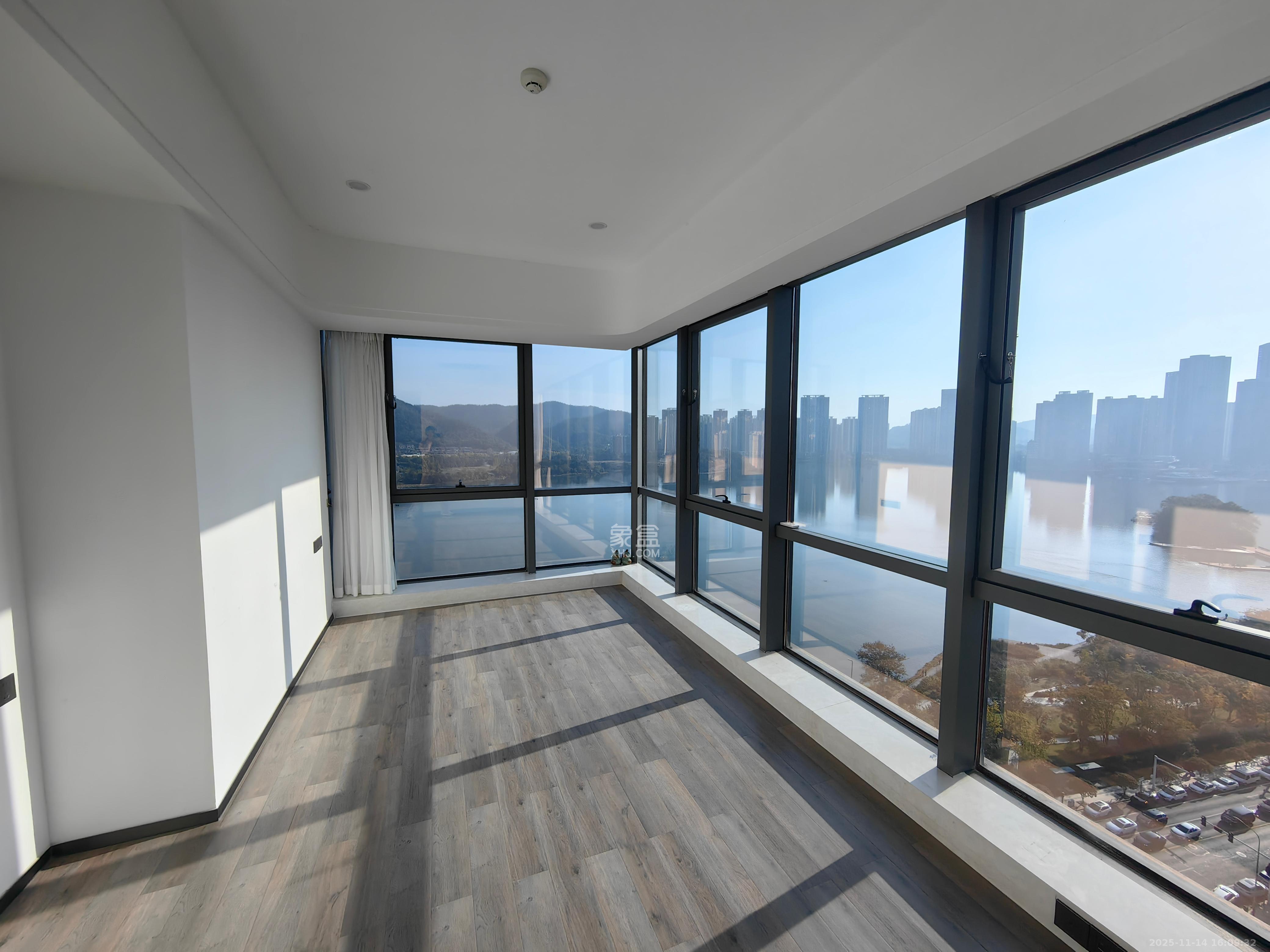 中建宝铂公馆  1室1厅1卫    2880.0元/月