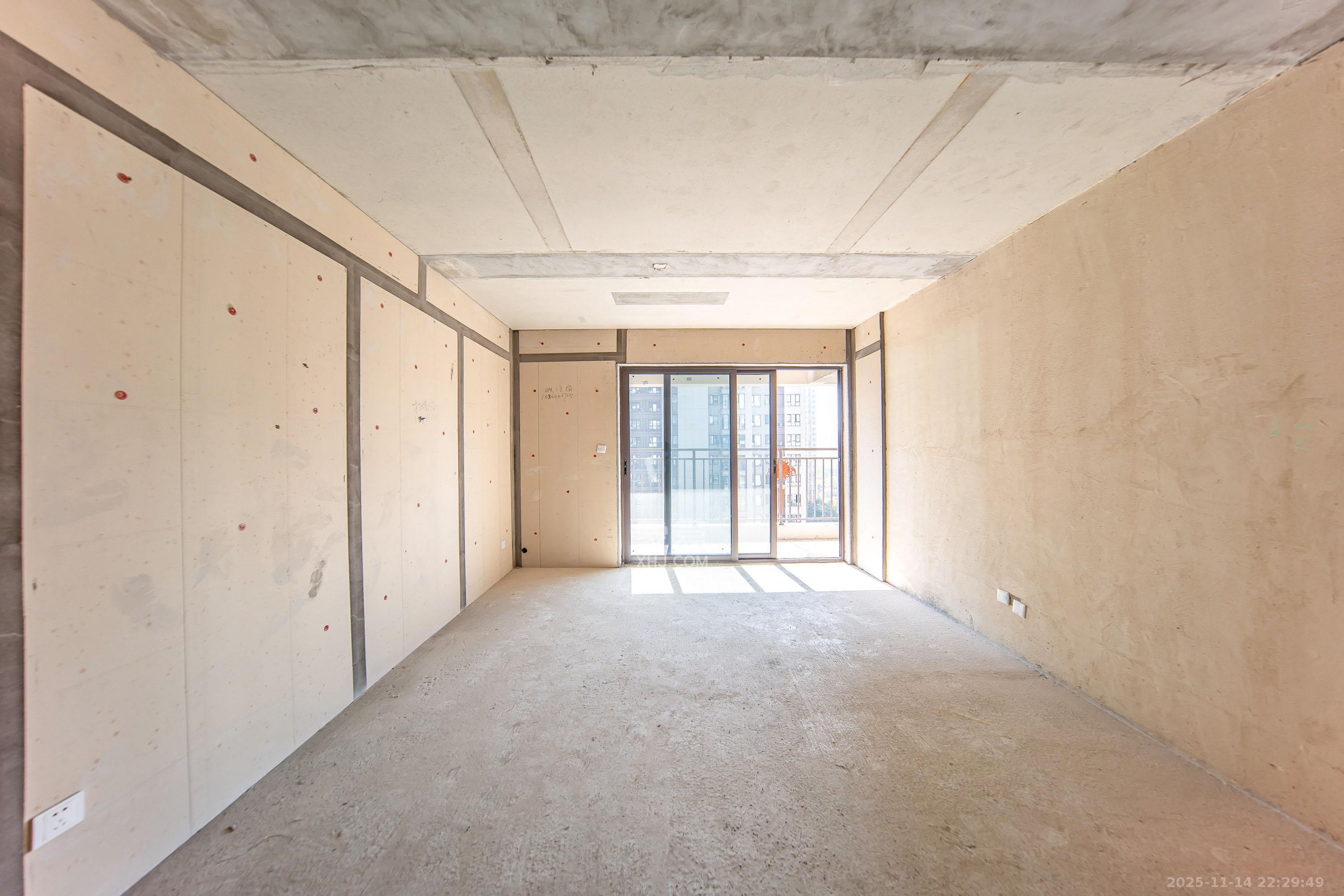 城发恒伟星雅韵(恒伟星辉苑) 4室2厅2卫 139.0万 城发恒伟星雅韵(恒伟星辉苑) 4室2厅2卫 139.0万客厅