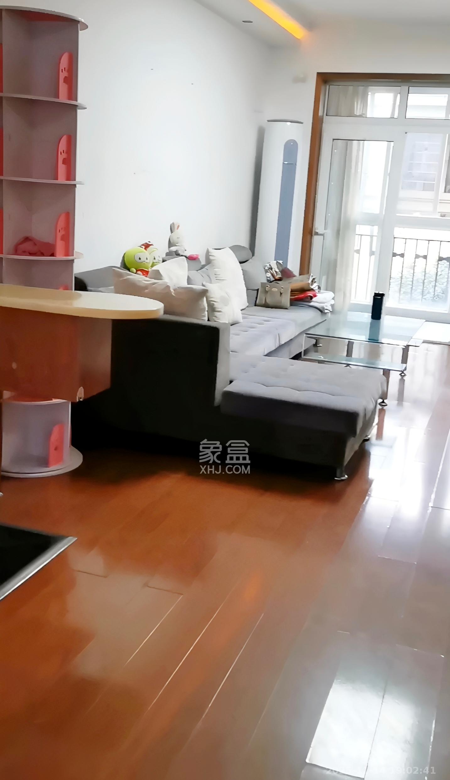 长房西郡  2室2厅1卫    2000.0元/月