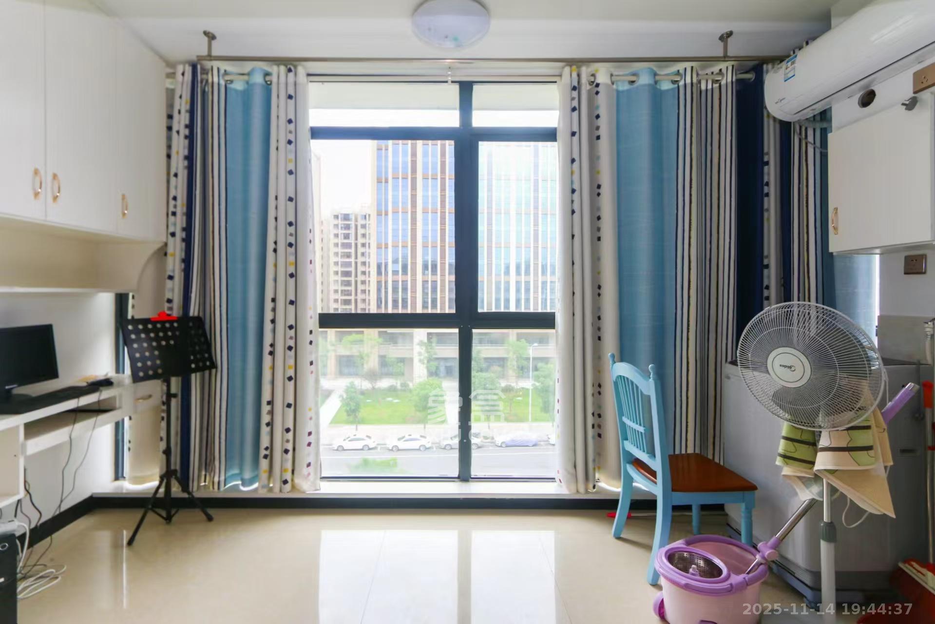 阳光100三期 1室1厅1卫 1600.0元/月 阳光100三期 1室1厅1卫 1600.0元/月室内图