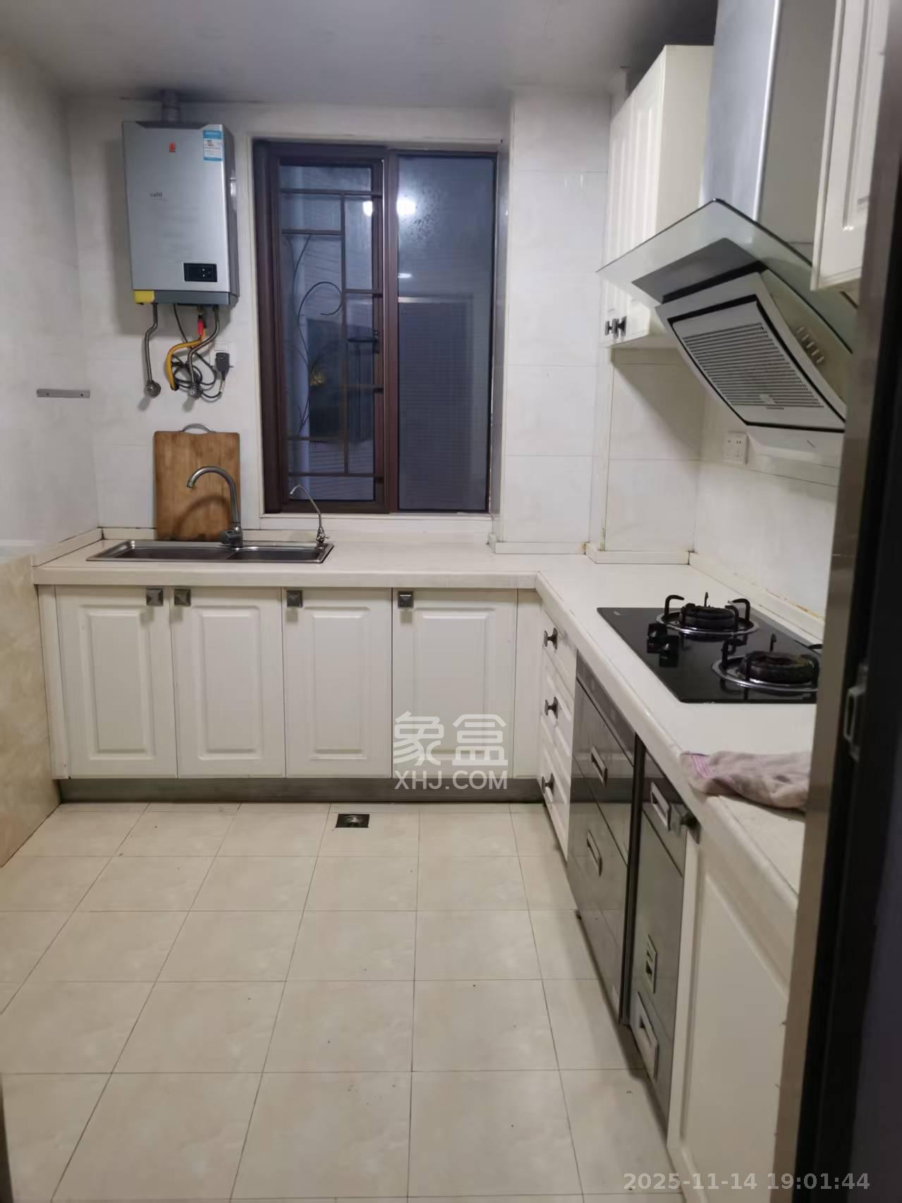 高信向日葵  3室2厅1卫    2600.0元/月室内图