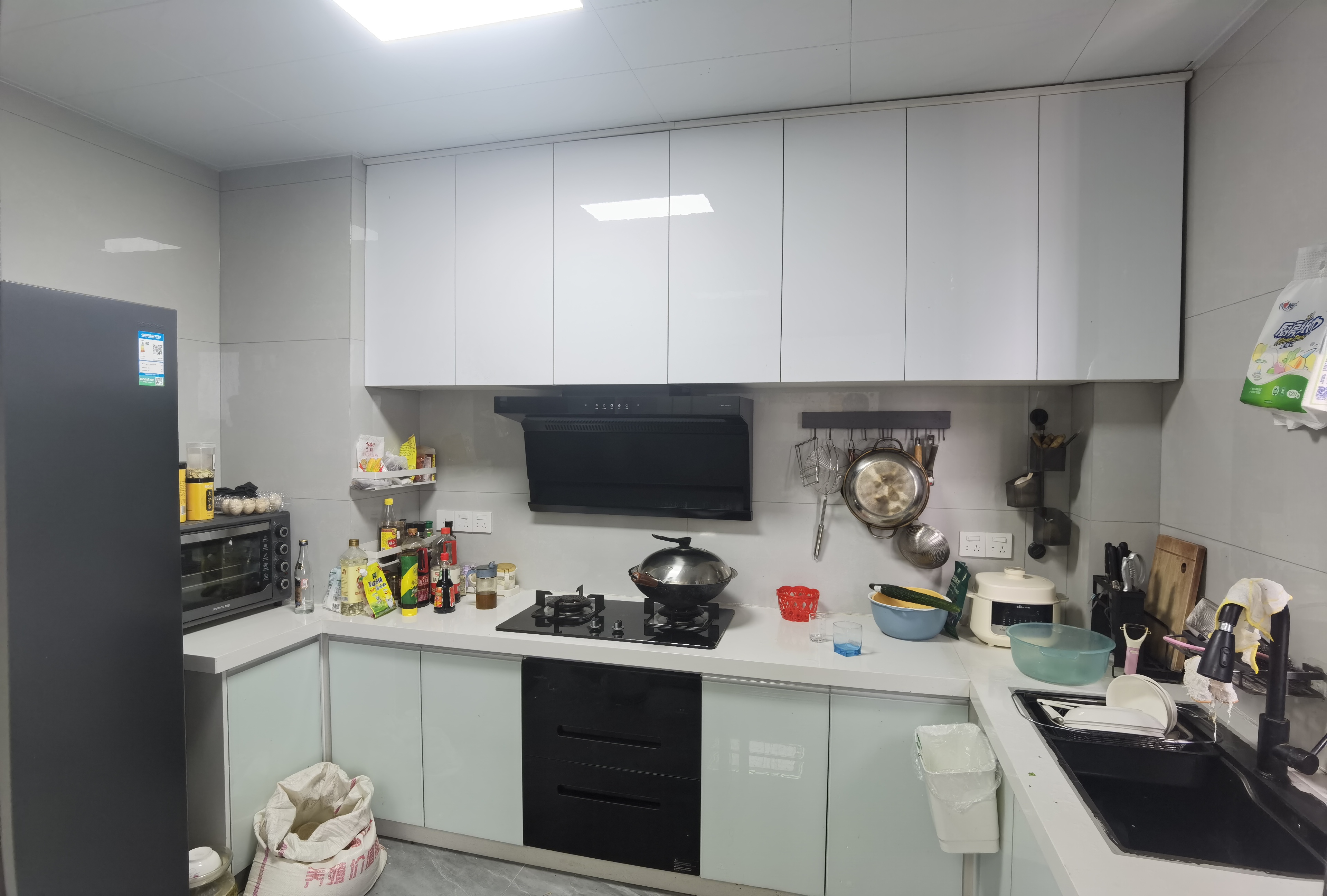 保利香槟国际  3室2厅1卫    88.88万客厅