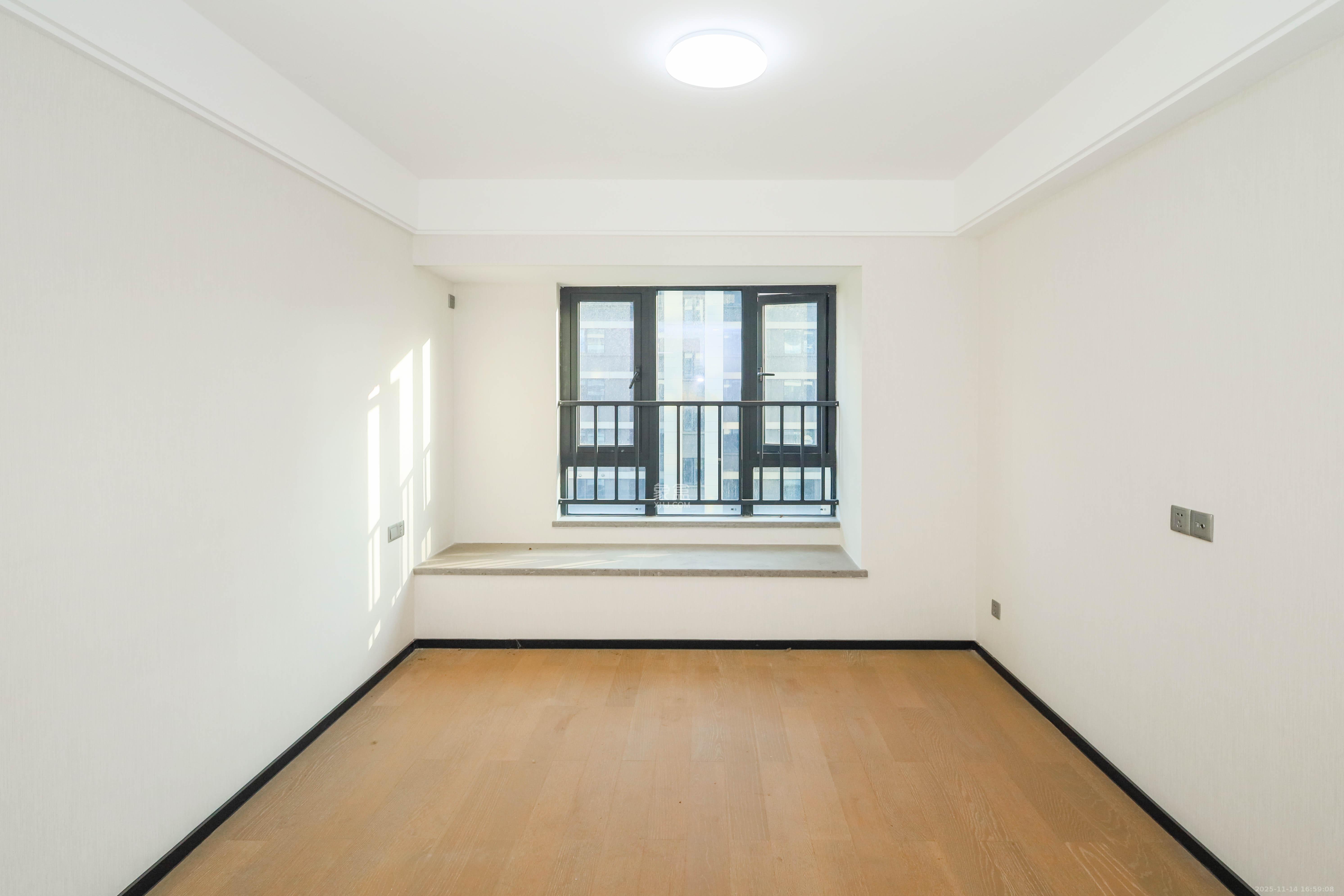 中海麓山境北区  3室2厅2卫    120.0万卧室