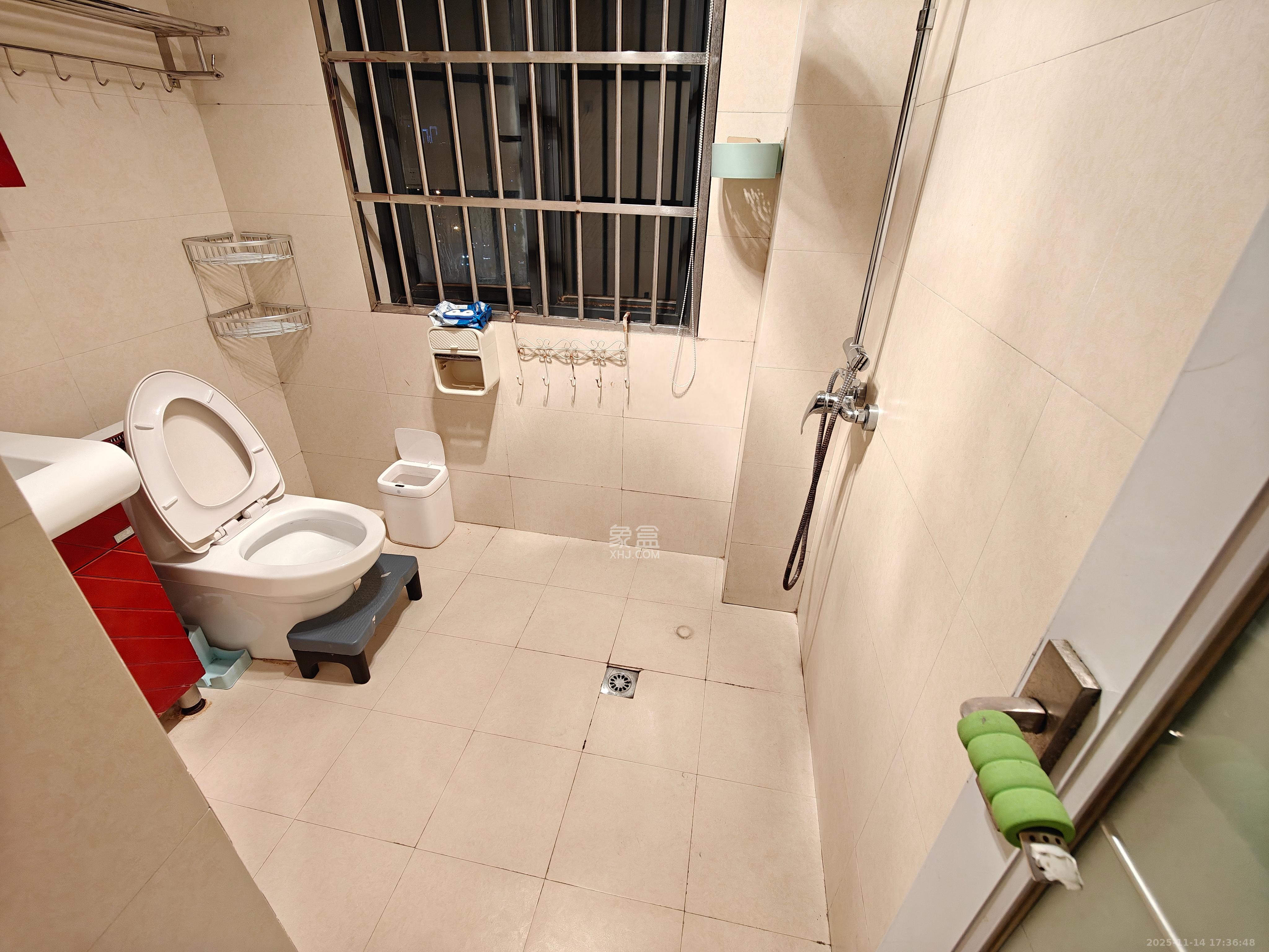 西子湖畔沃府  3室2厅2卫    3000.0元/月室内图