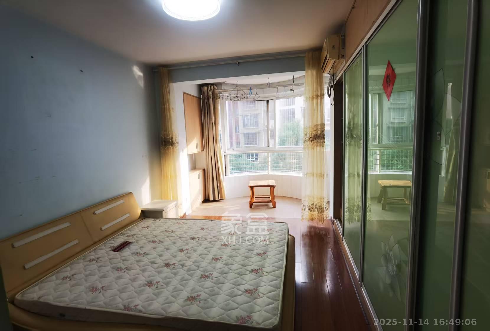 四季美景一、二期  3室2厅2卫    2500.0元/月室内图