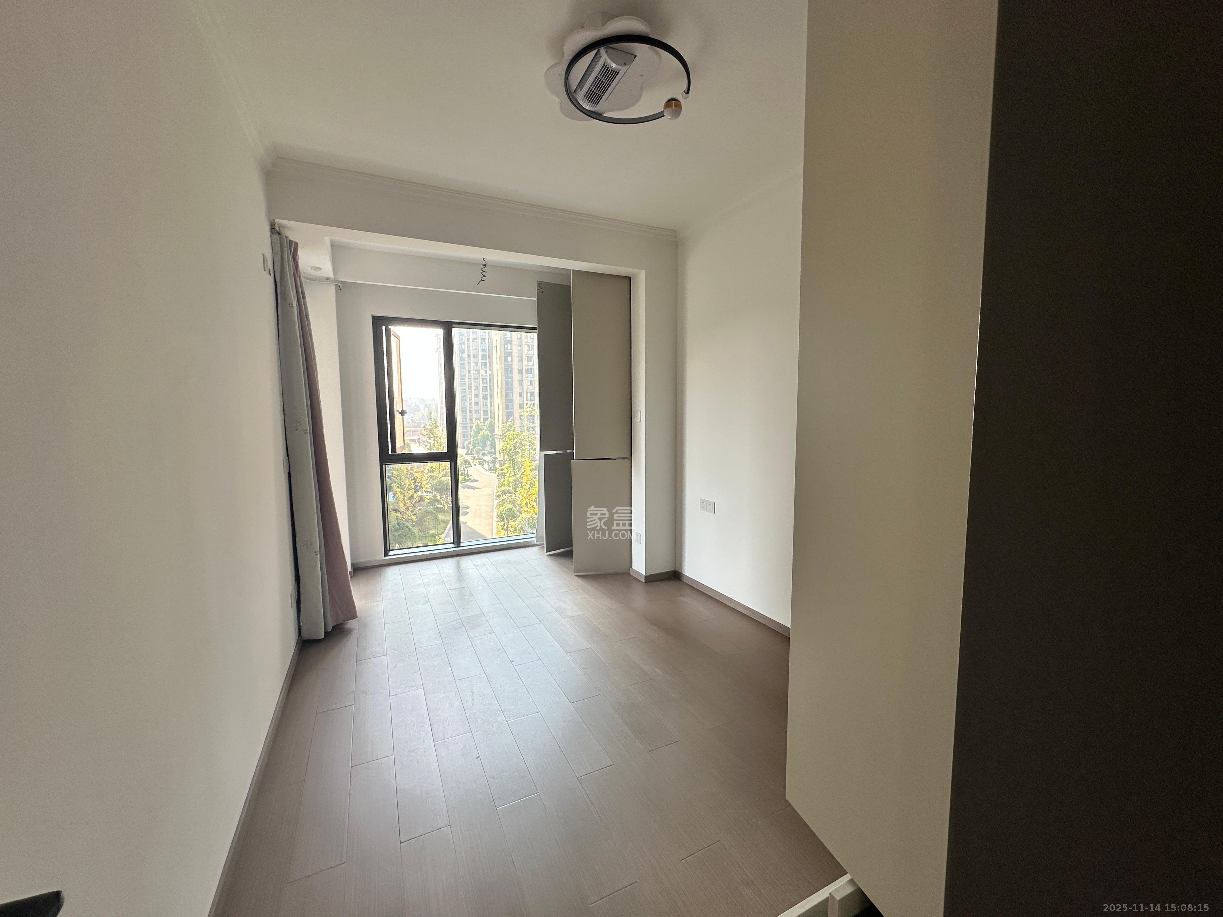 丽发新城  3室2厅1卫    2200.0元/月室内图