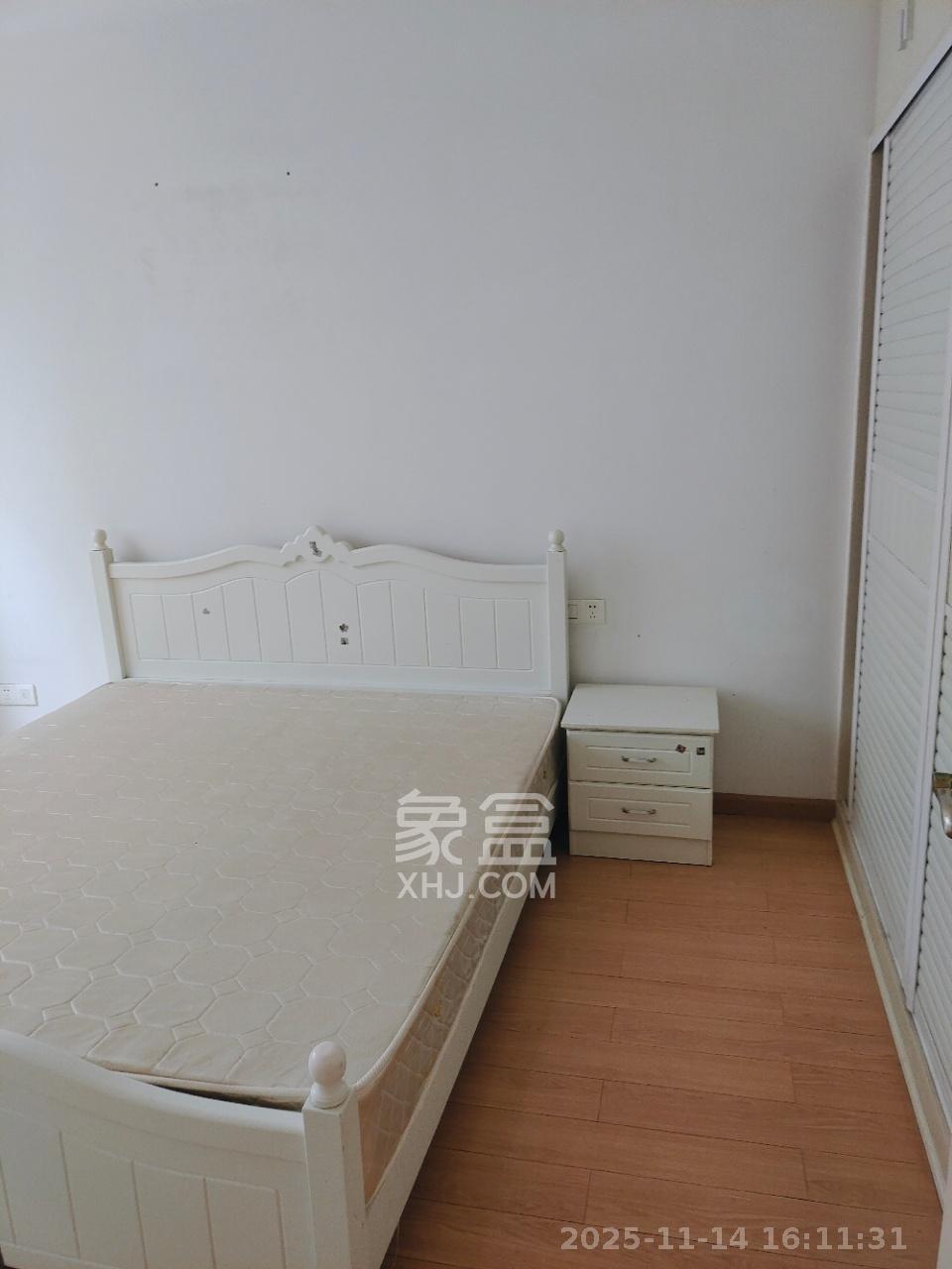 怡海星城  3室2厅1卫    1800.0元/月室内图