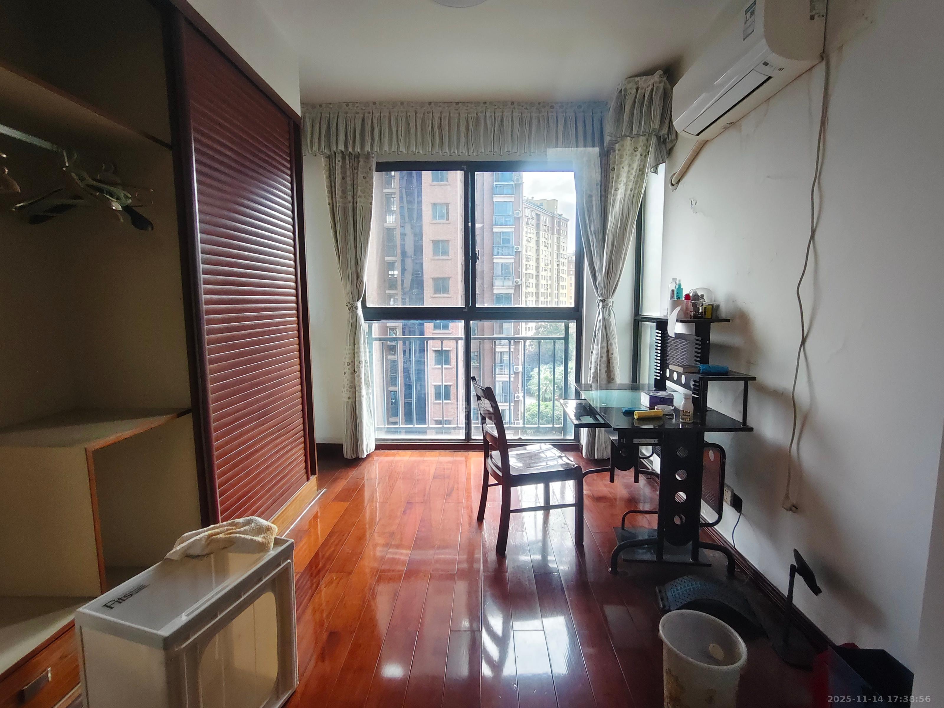 中央皇庭 3室2厅2卫 1800.0元/月 中央皇庭 3室2厅2卫 1800.0元/月室内图