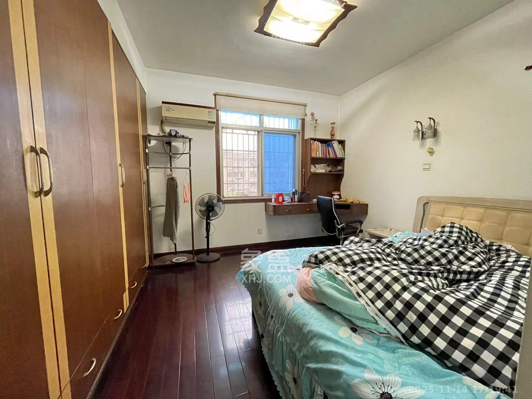 众立小区  1室2厅1卫    3200.0元/月室内图