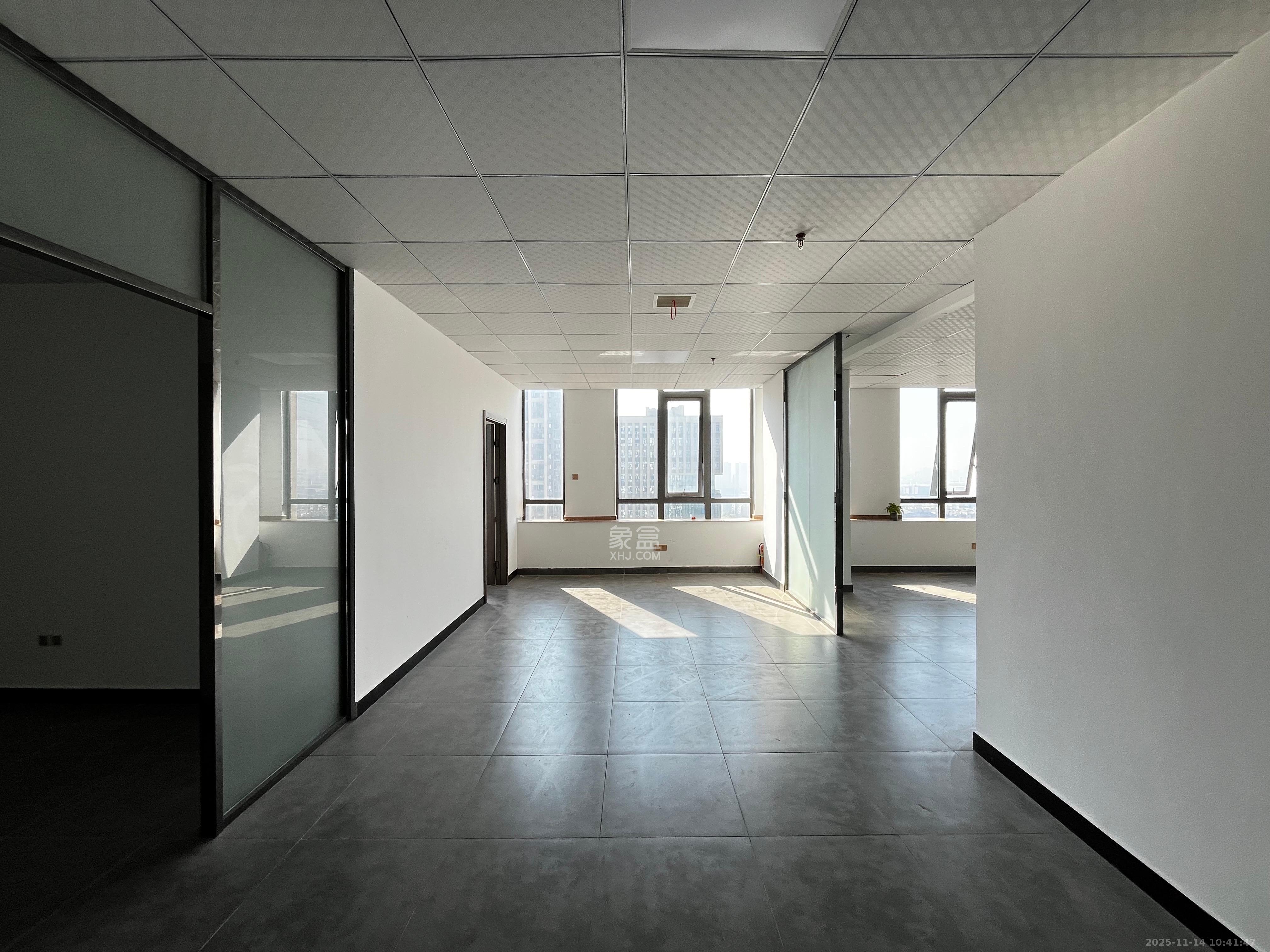 华润置地广场一期   262.0㎡      12000.0元/月室内图