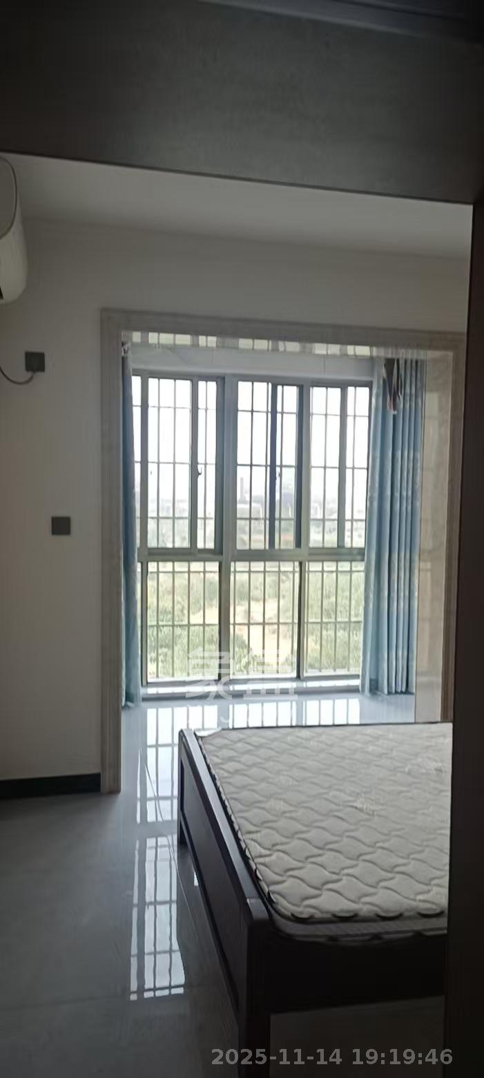 星城新宇川河苑  3室2厅1卫    2000.0元/月室内图