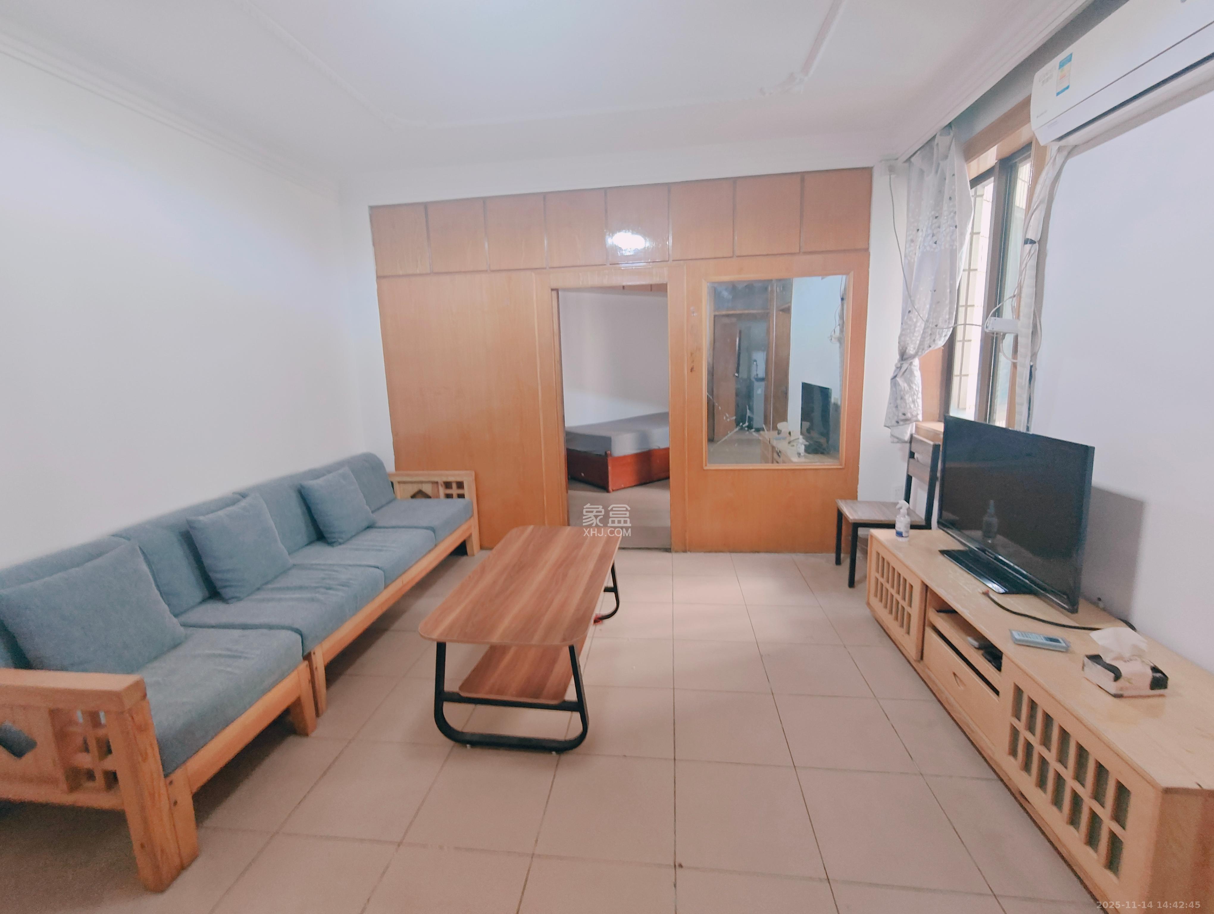 芙蓉广场农行单位宿舍 2室1厅1卫 2300.0元/月 芙蓉广场农行单位宿舍 2室1厅1卫 2300.0元/月室内图