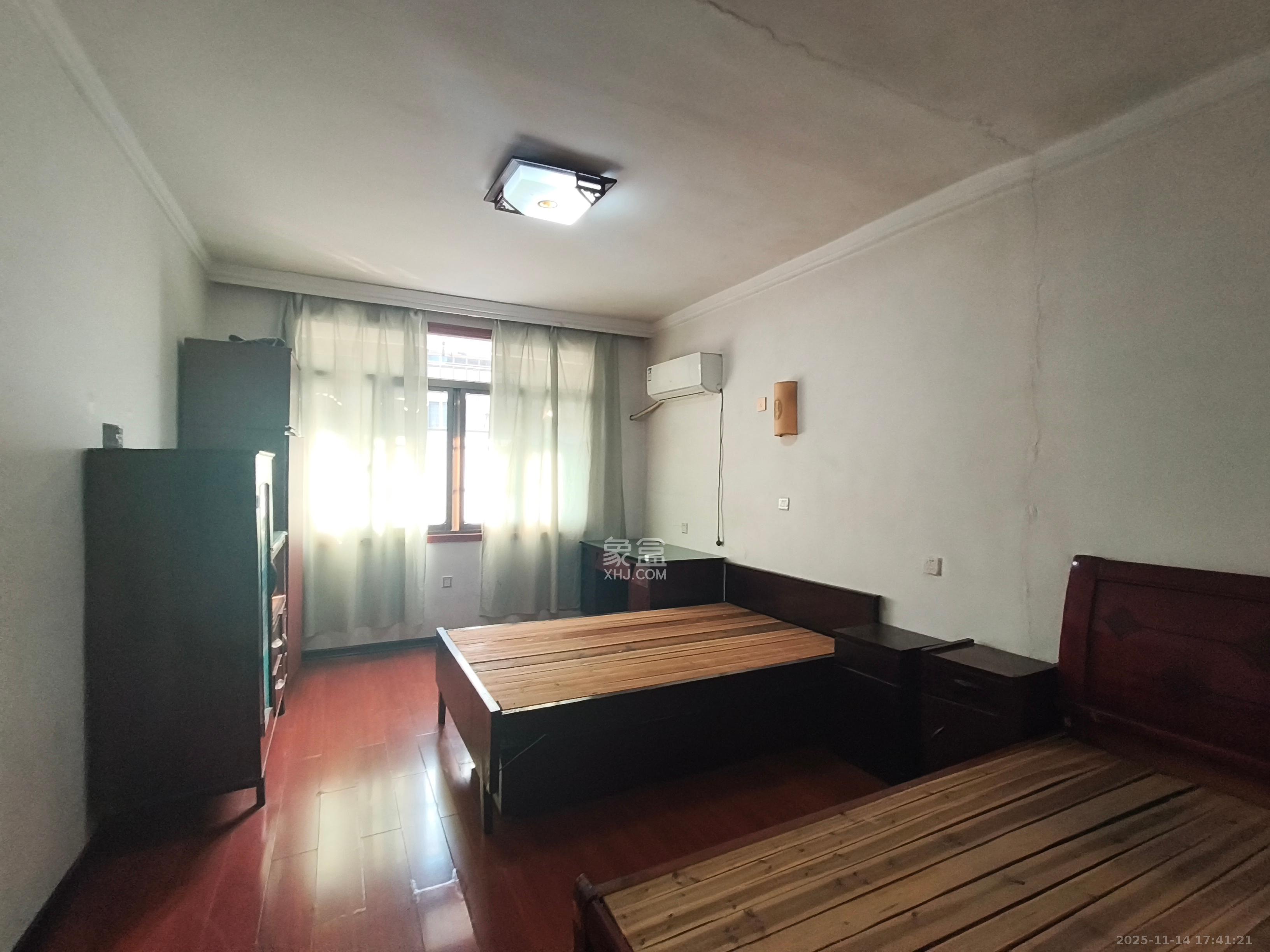 湘仪家园  4室2厅2卫    1900.0元/月室内图