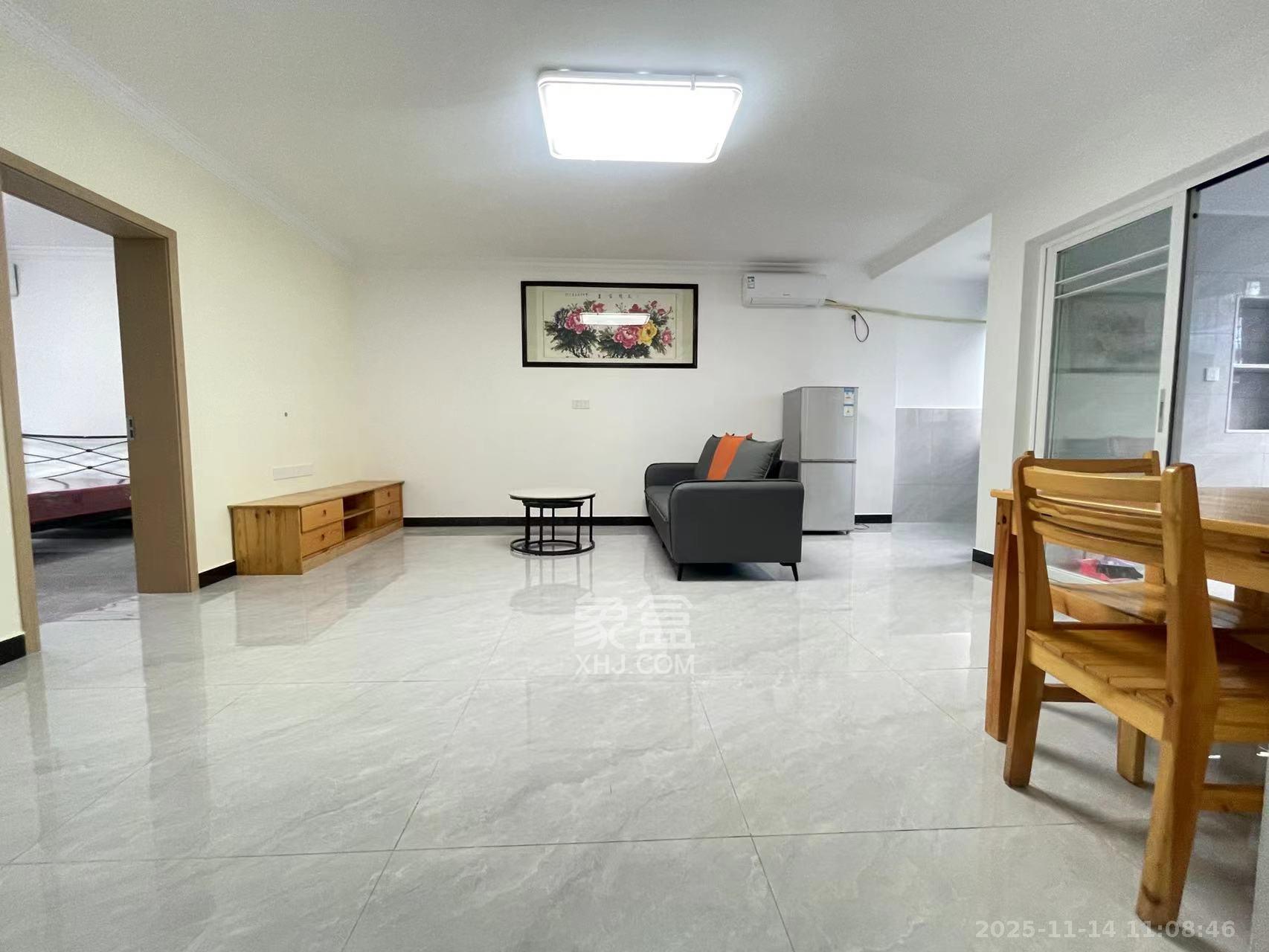 红旗综合安置楼  2室2厅1卫    2100.0元/月