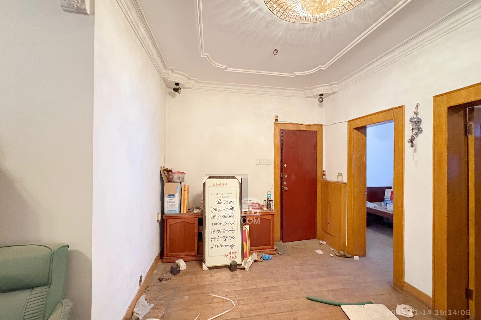 省建苑小区  3室2厅1卫    66.0万客厅