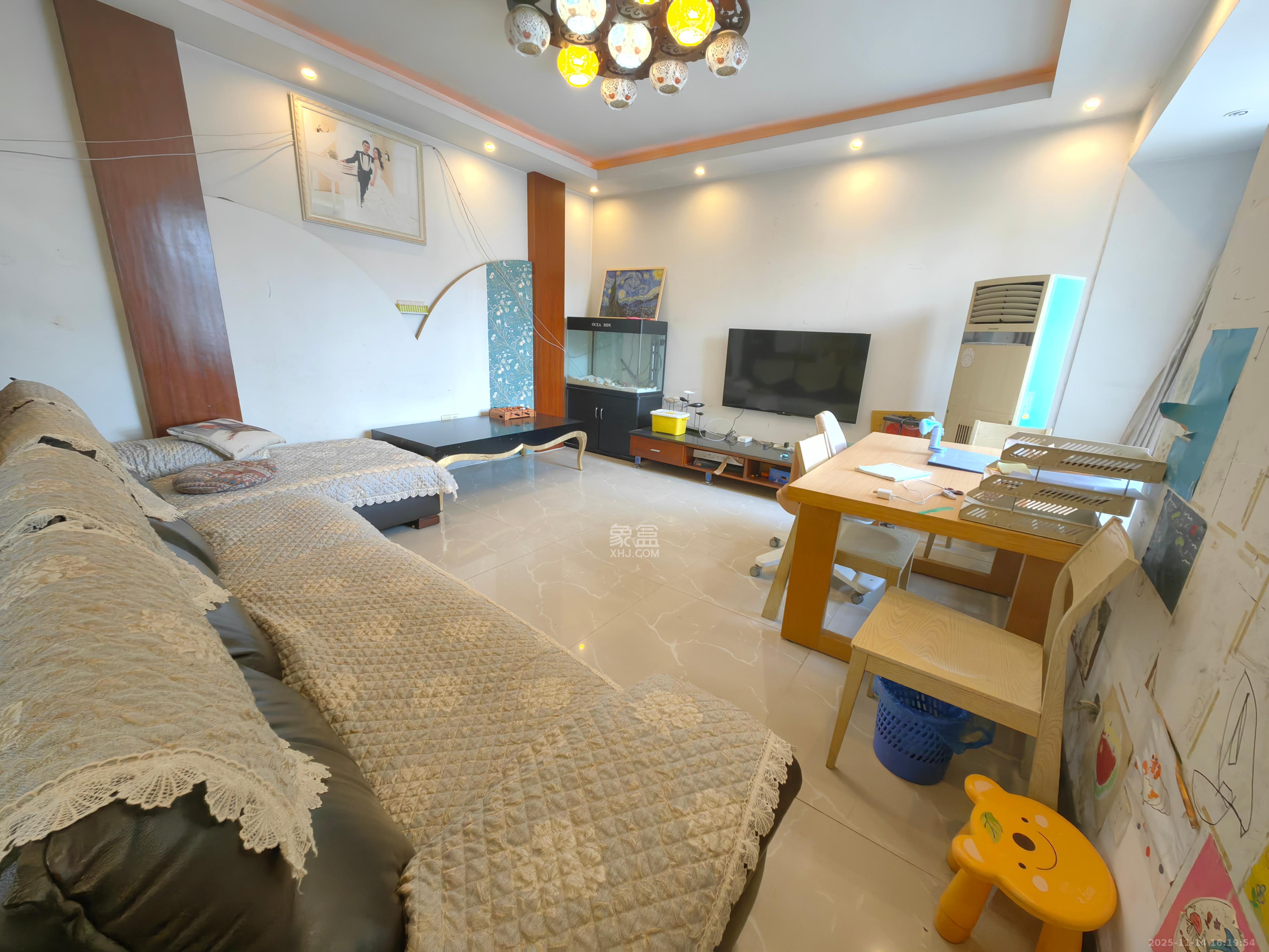 三角花园星城  3室2厅2卫    3500.0元/月