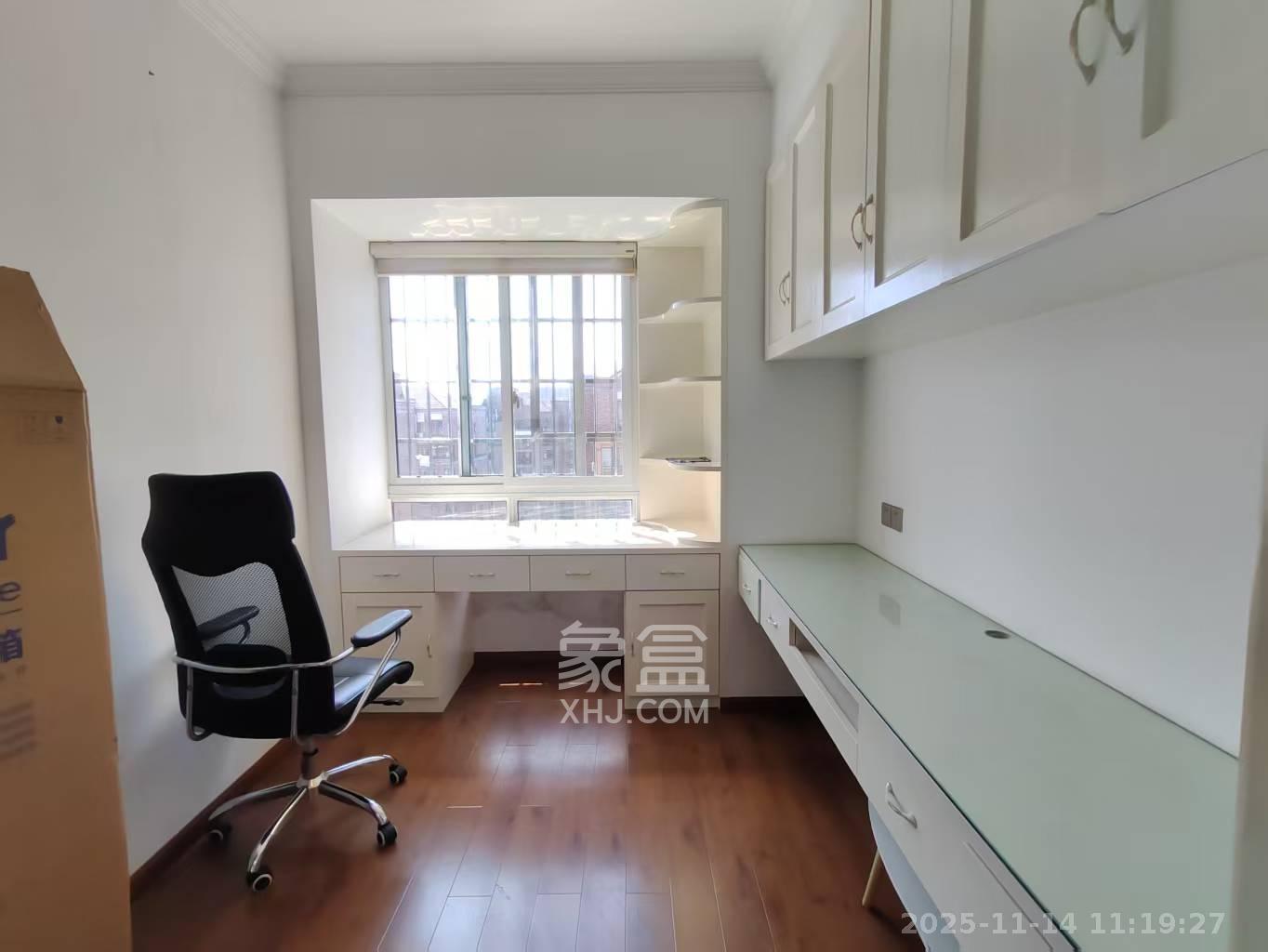 山水湾 3室2厅1卫 1700.0元/月 山水湾 3室2厅1卫 1700.0元/月室内图