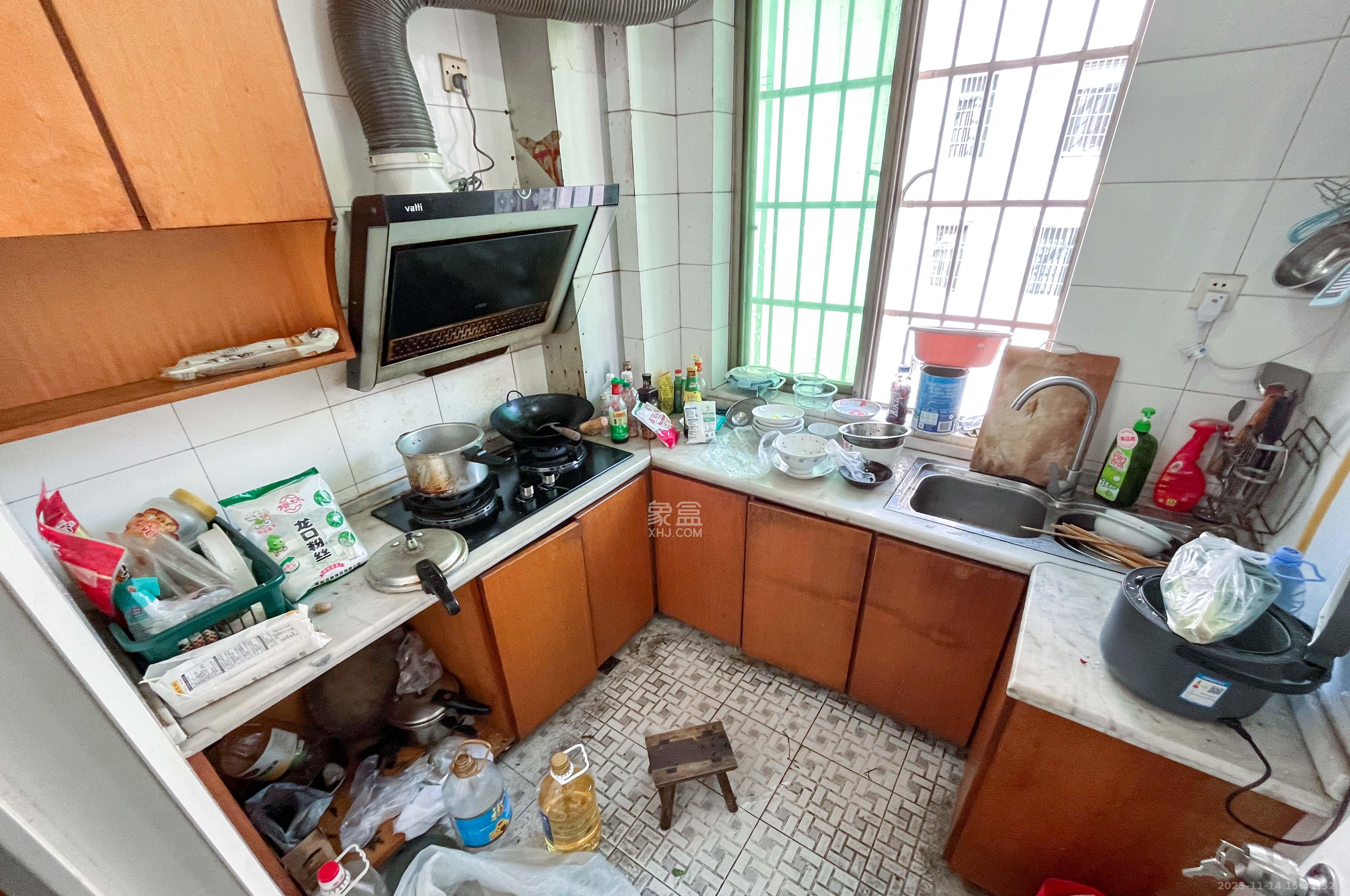 金盛园  3室2厅1卫    59.0万厨房