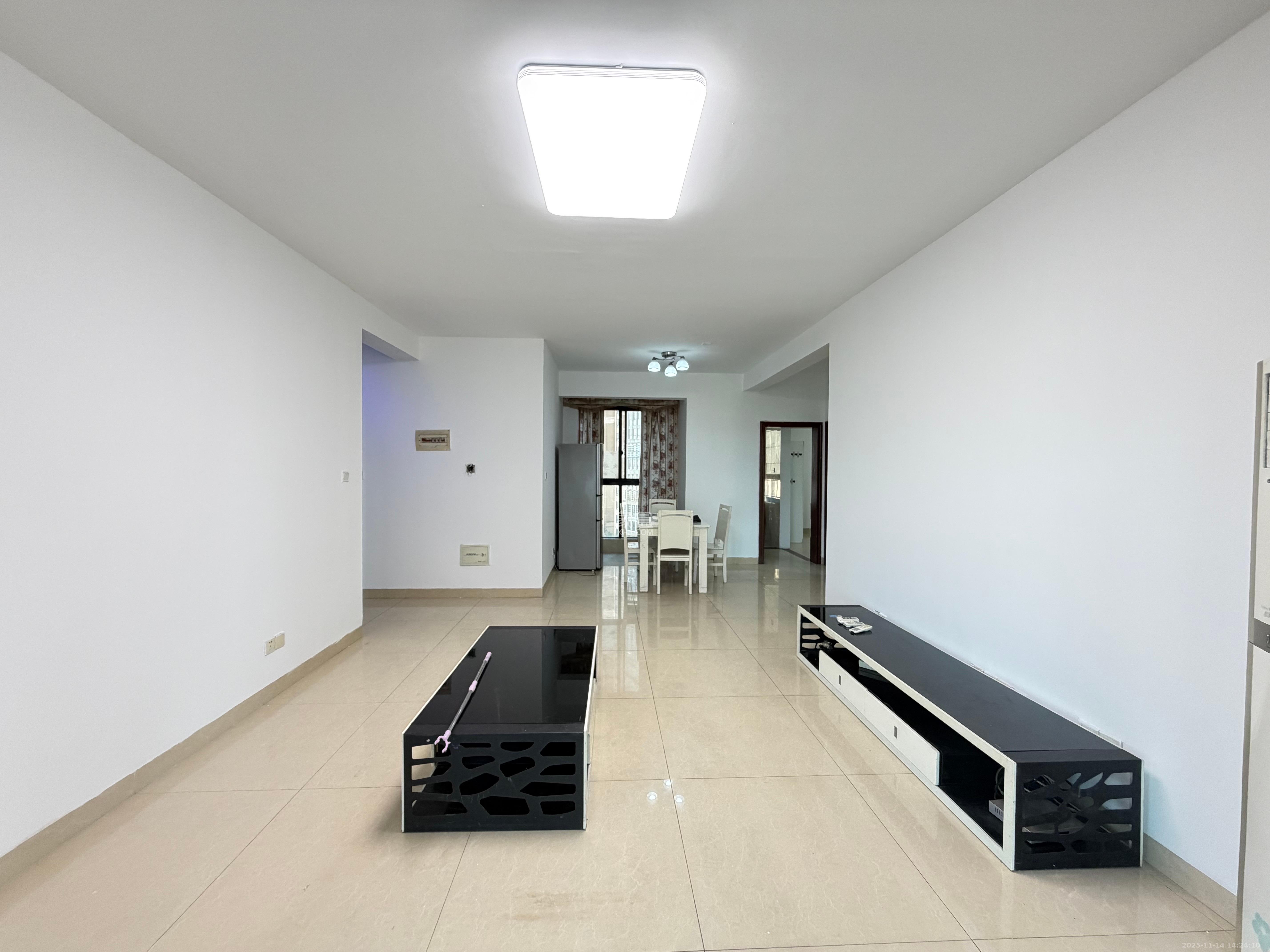 爱琴海岸  3室2厅2卫    1800.0元/月室内图