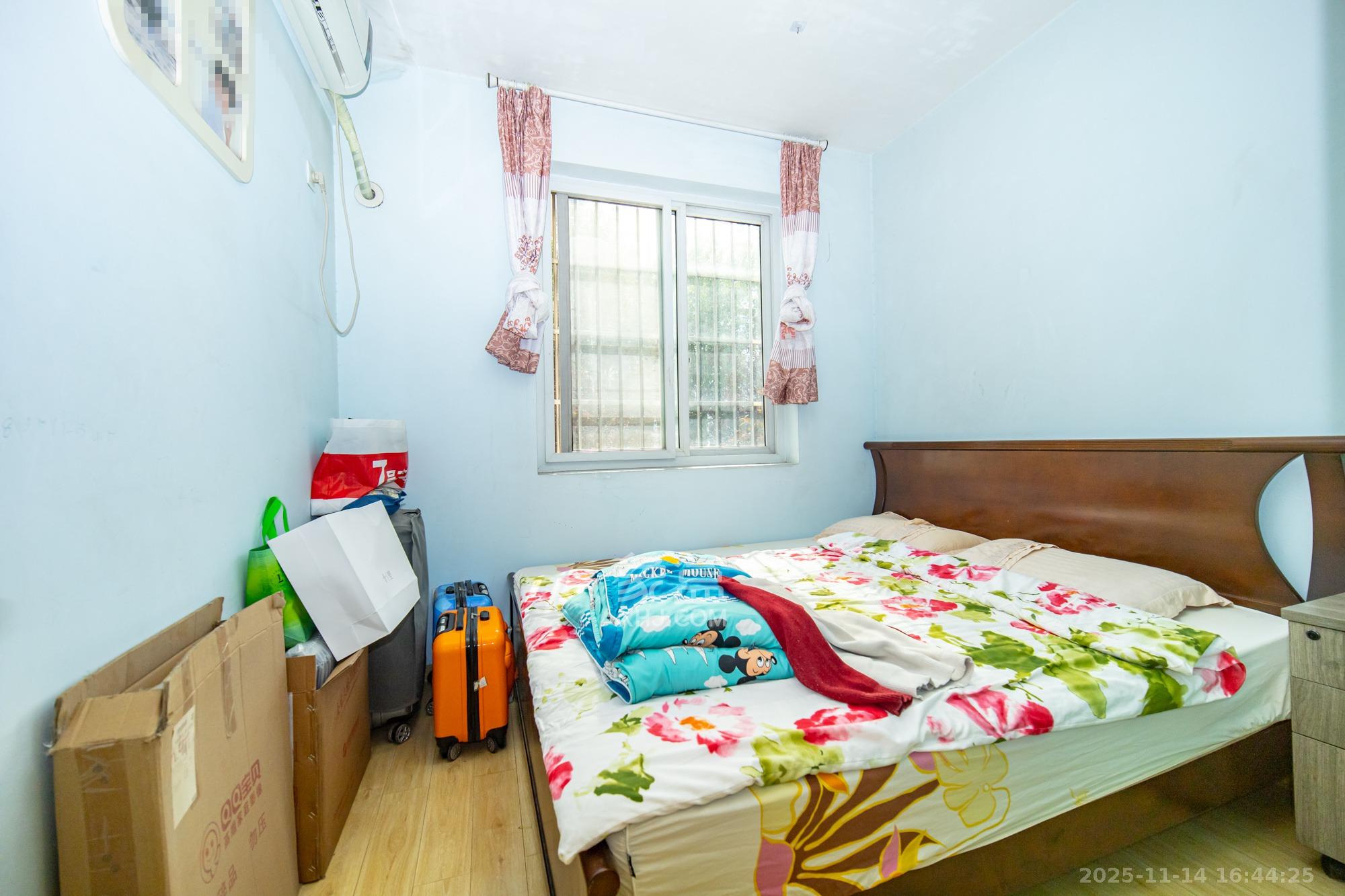 筑梦园  3室2厅2卫    60.8万卧室