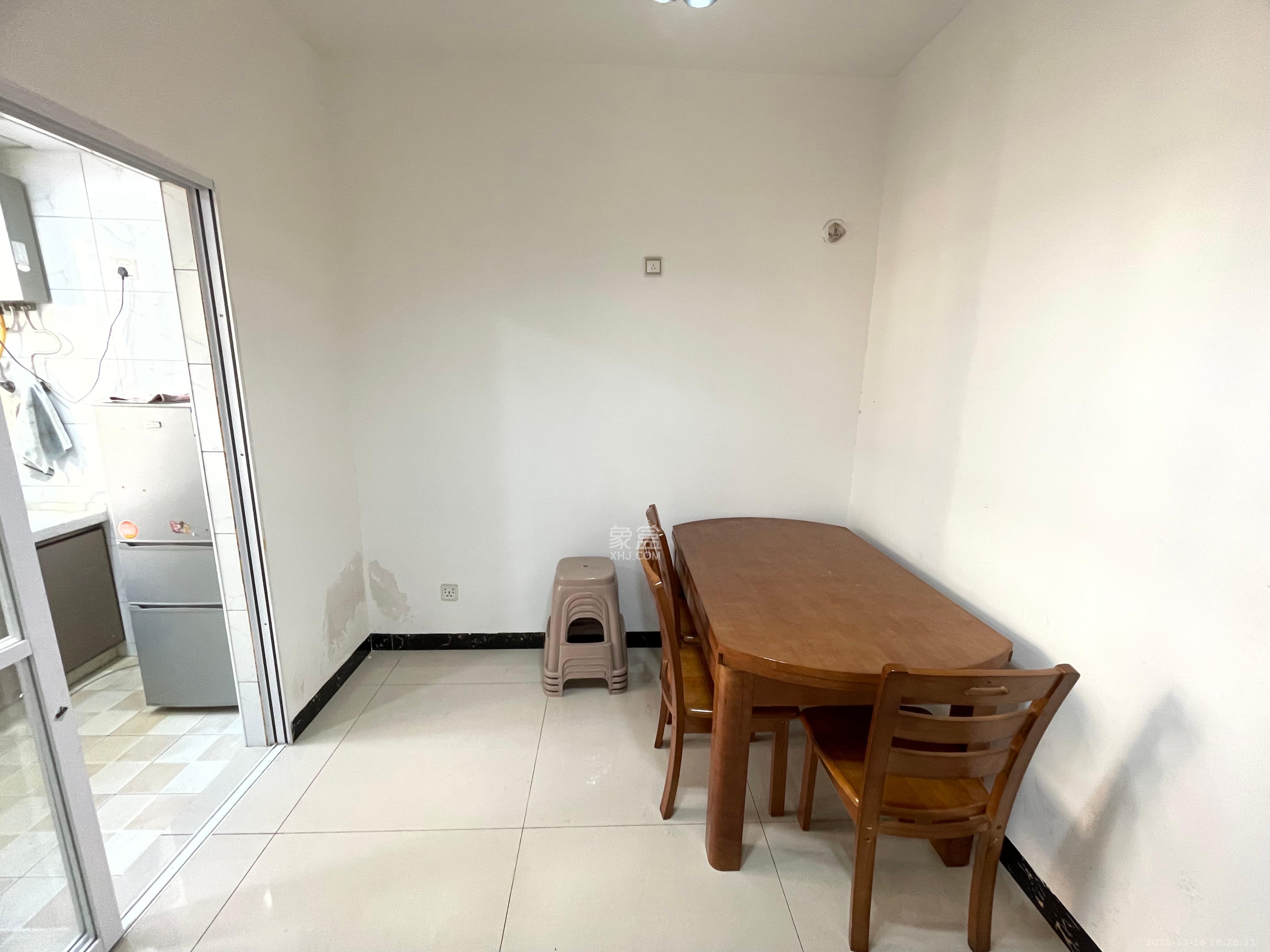 中城丽景香山园 3室2厅2卫 3000.0元/月 中城丽景香山园 3室2厅2卫 3000.0元/月室内图