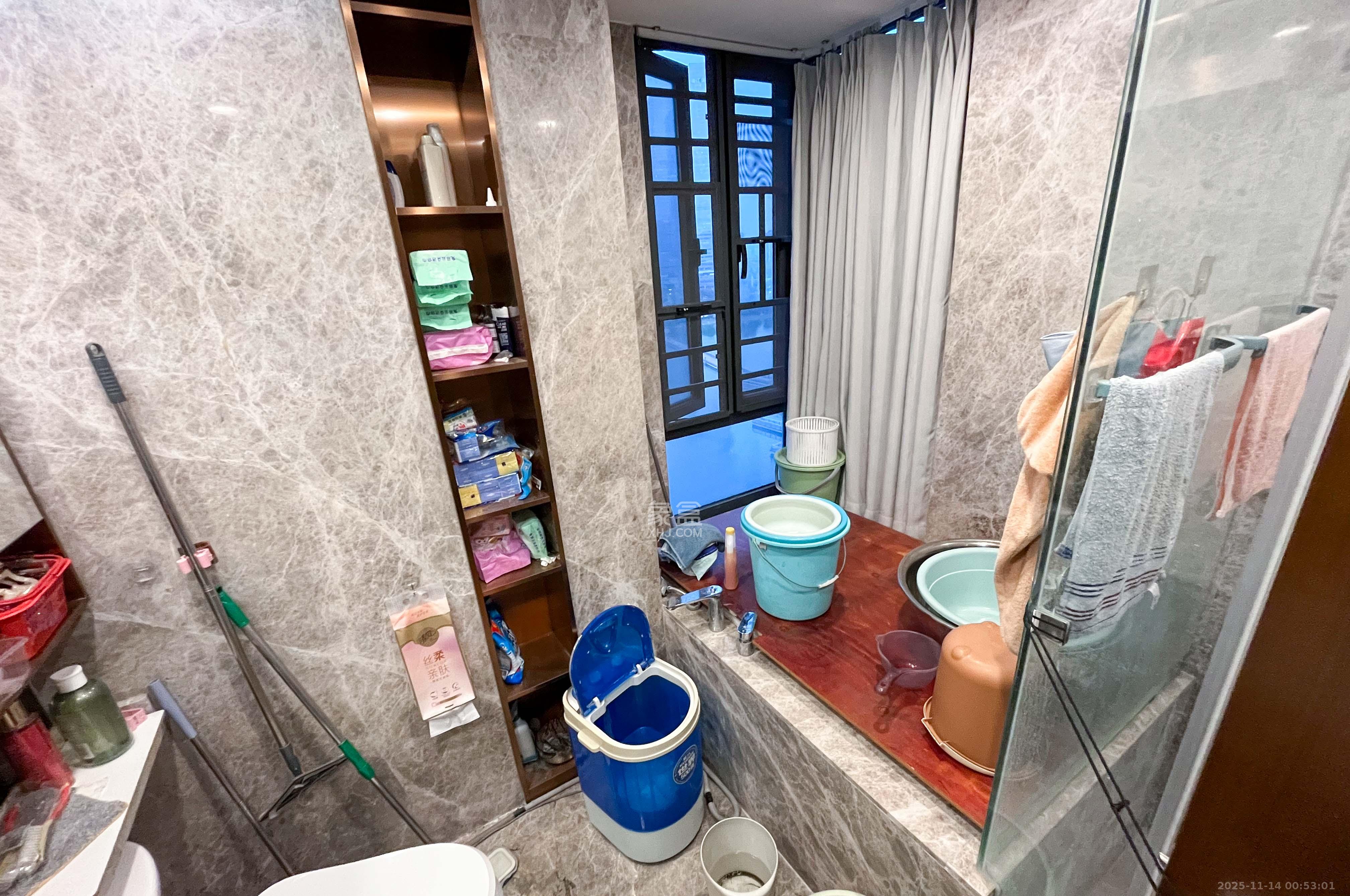 中海梅溪湖壹号 4室2厅2卫 700.0万 中海梅溪湖壹号 4室2厅2卫 700.0万卫生间