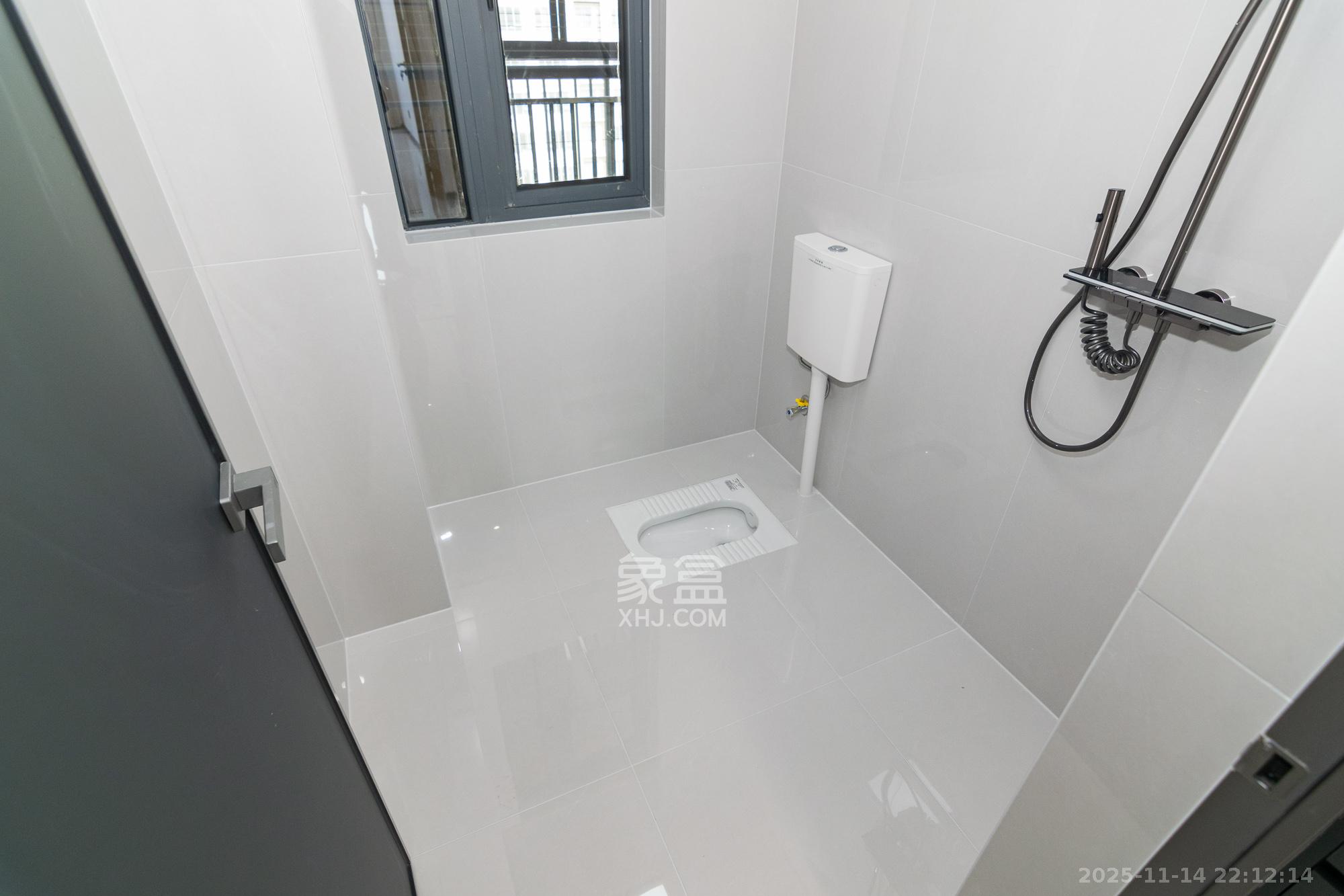 澳海月亮湾 4室2厅2卫 82.8万 澳海月亮湾 4室2厅2卫 82.8万卫生间