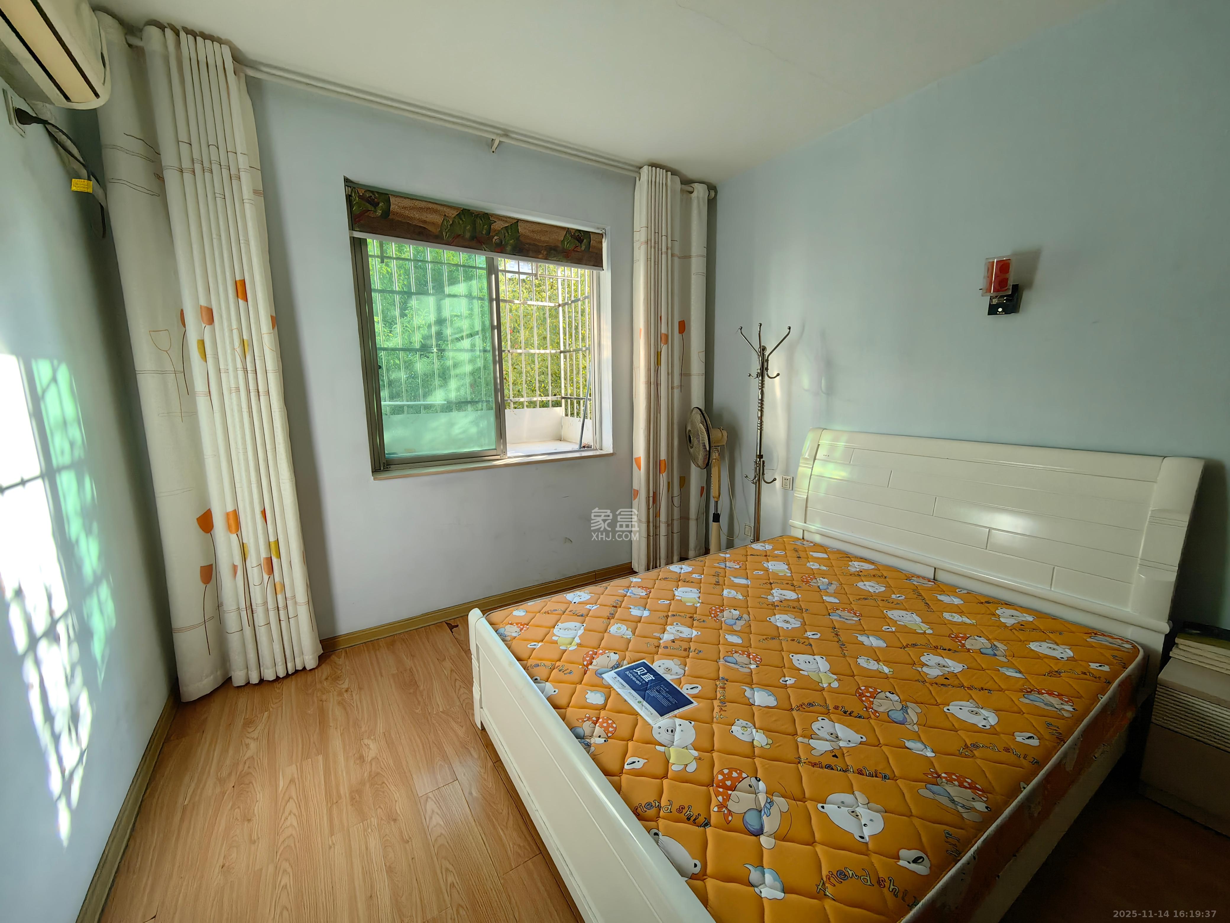 中南汽车世界  3室2厅1卫    1300.0元/月室内图