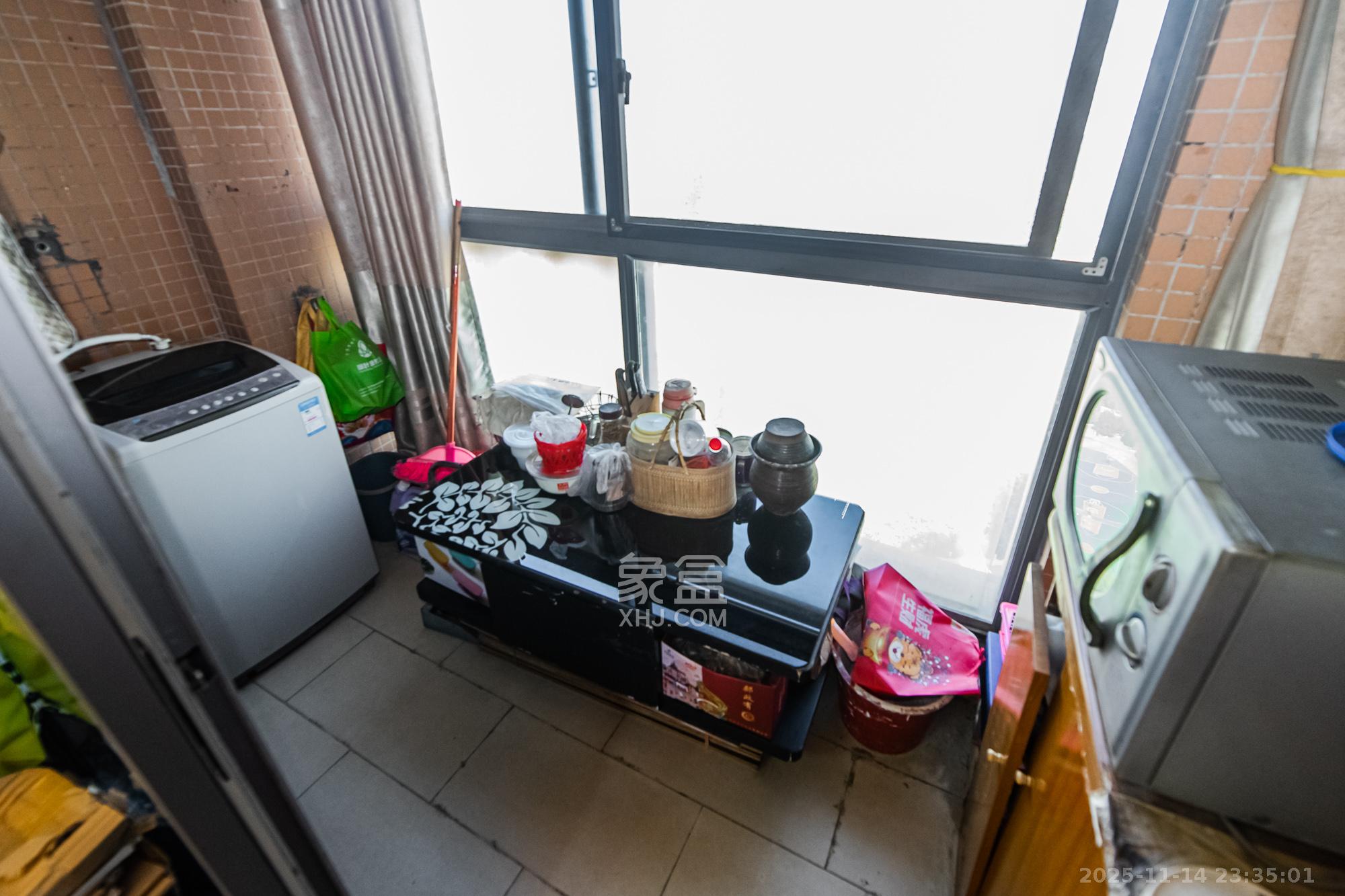 珠江花城四期花盛  3室2厅2卫    115.0万阳台