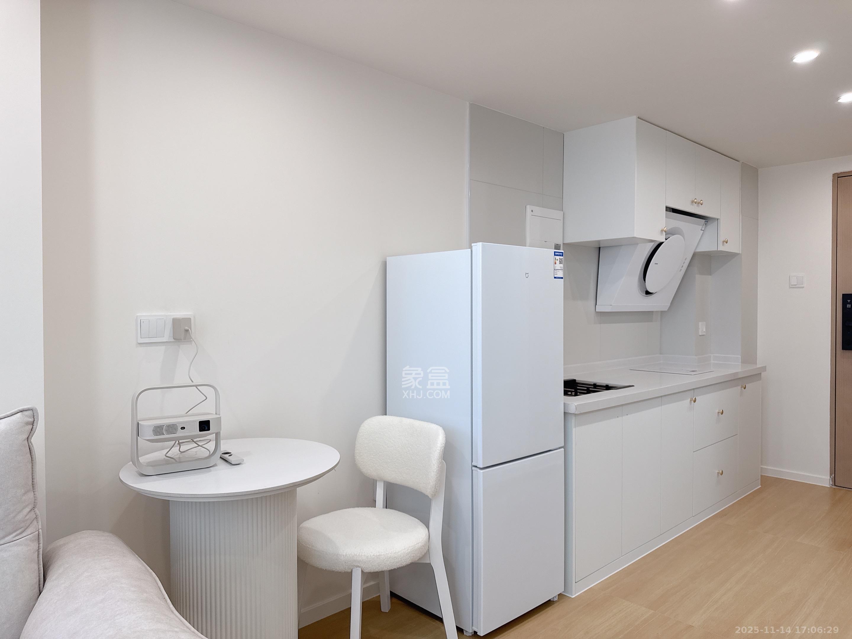 珠江花城好世界  1室1厅1卫    2400.0元/月室内图