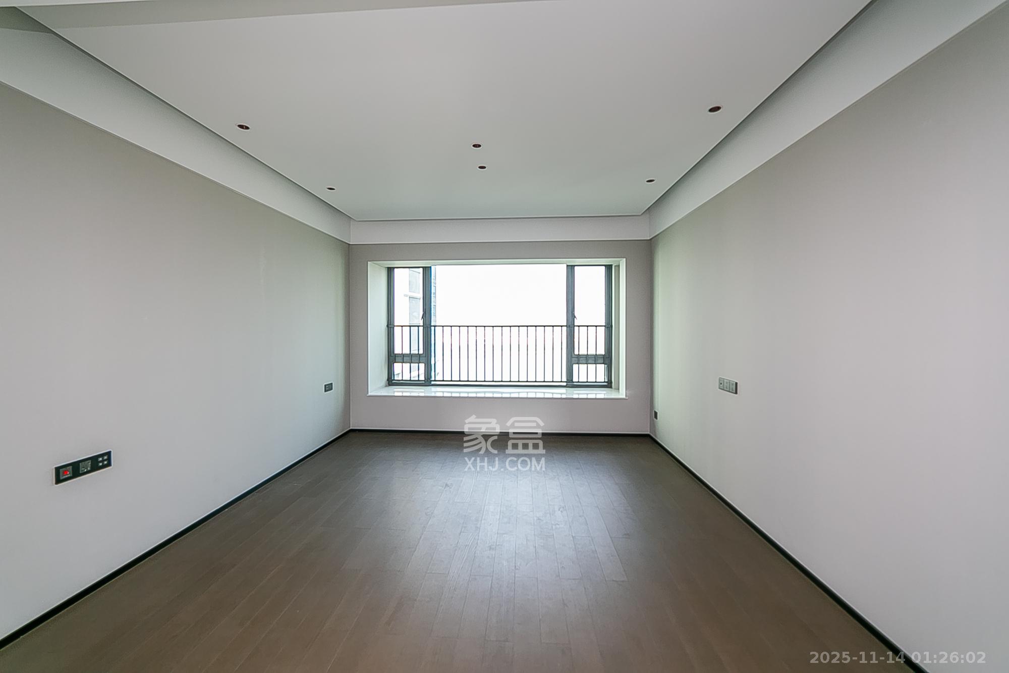 中海阅湘台  4室2厅3卫    480.0万卧室