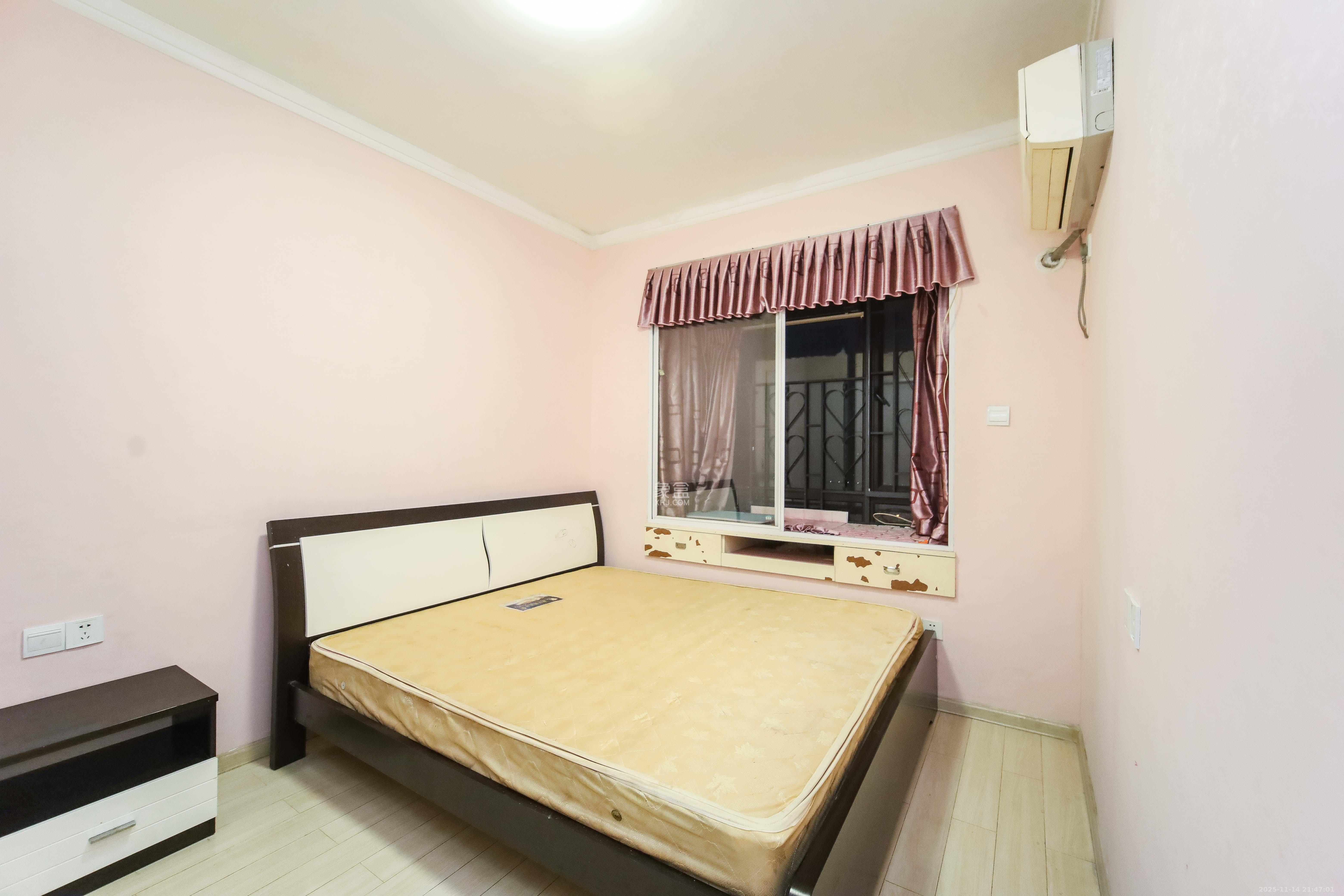 上东辛顿公寓 2室2厅1卫 70.0万 上东辛顿公寓 2室2厅1卫 70.0万卧室