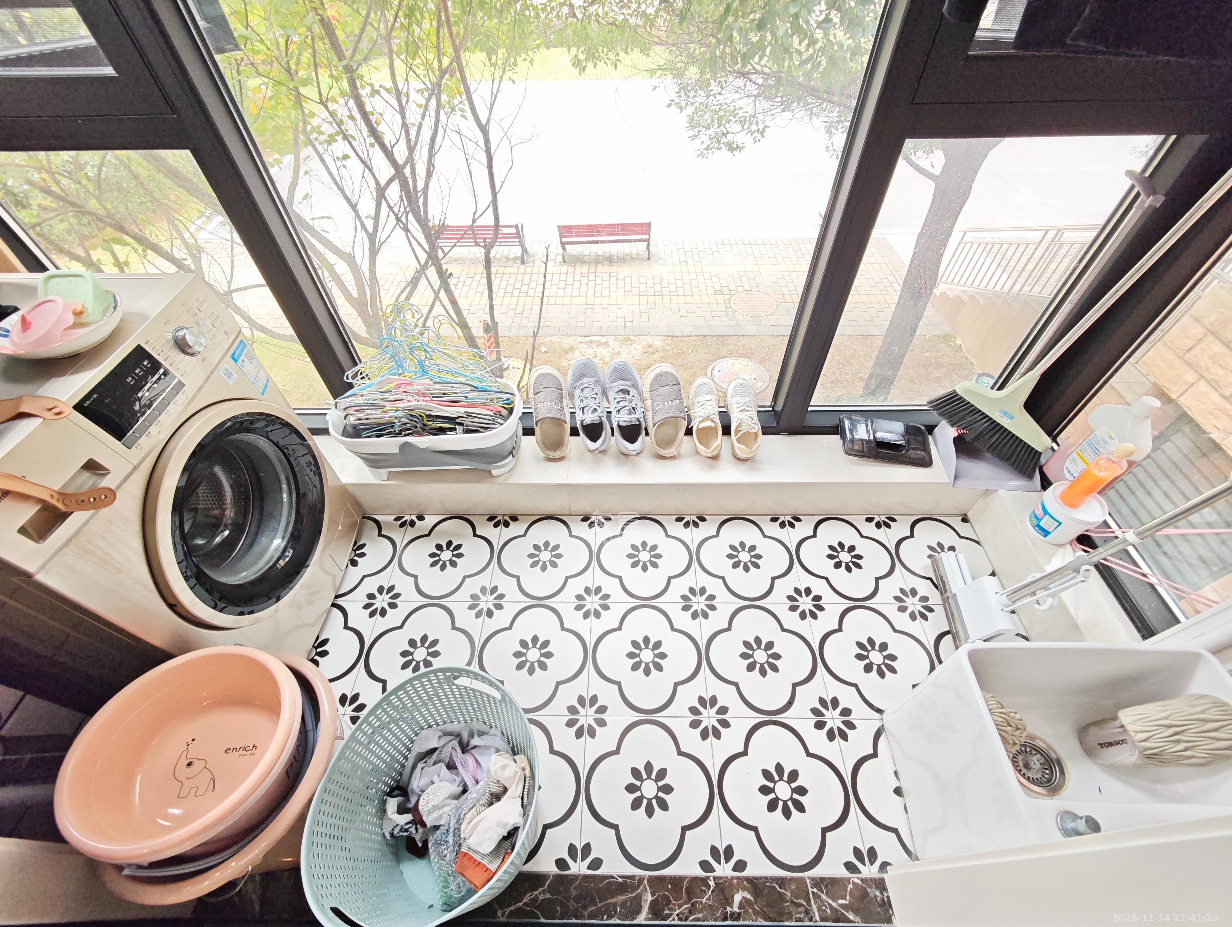 中建嘉和城  3室2厅2卫    98.0万阳台