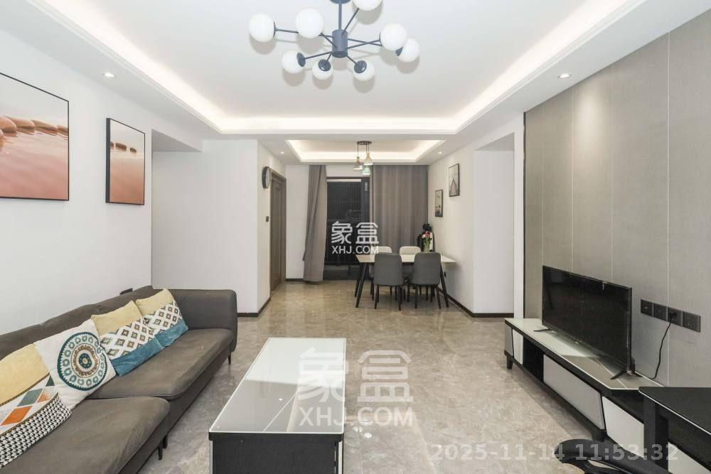 招商华发依云曦城  4室2厅2卫    2600.0元/月室内图