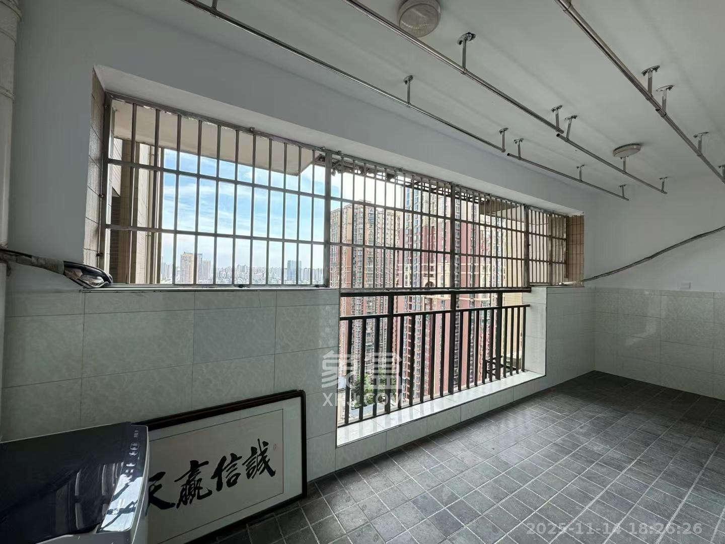 百纳广场（百纳公寓）  3室2厅1卫    3200.0元/月室内图