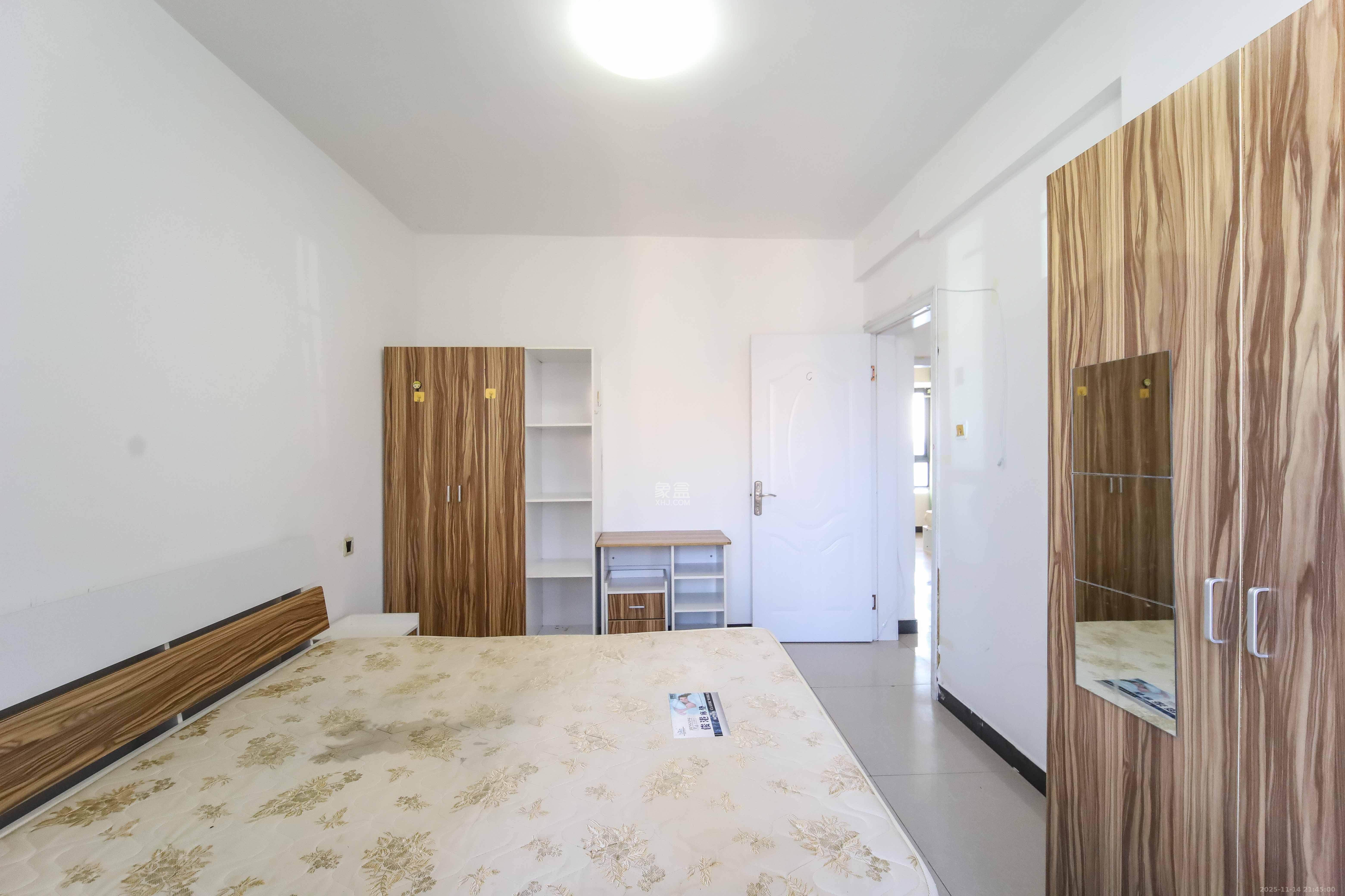 华城广场 2室1厅1卫 69.8万 华城广场 2室1厅1卫 69.8万卧室