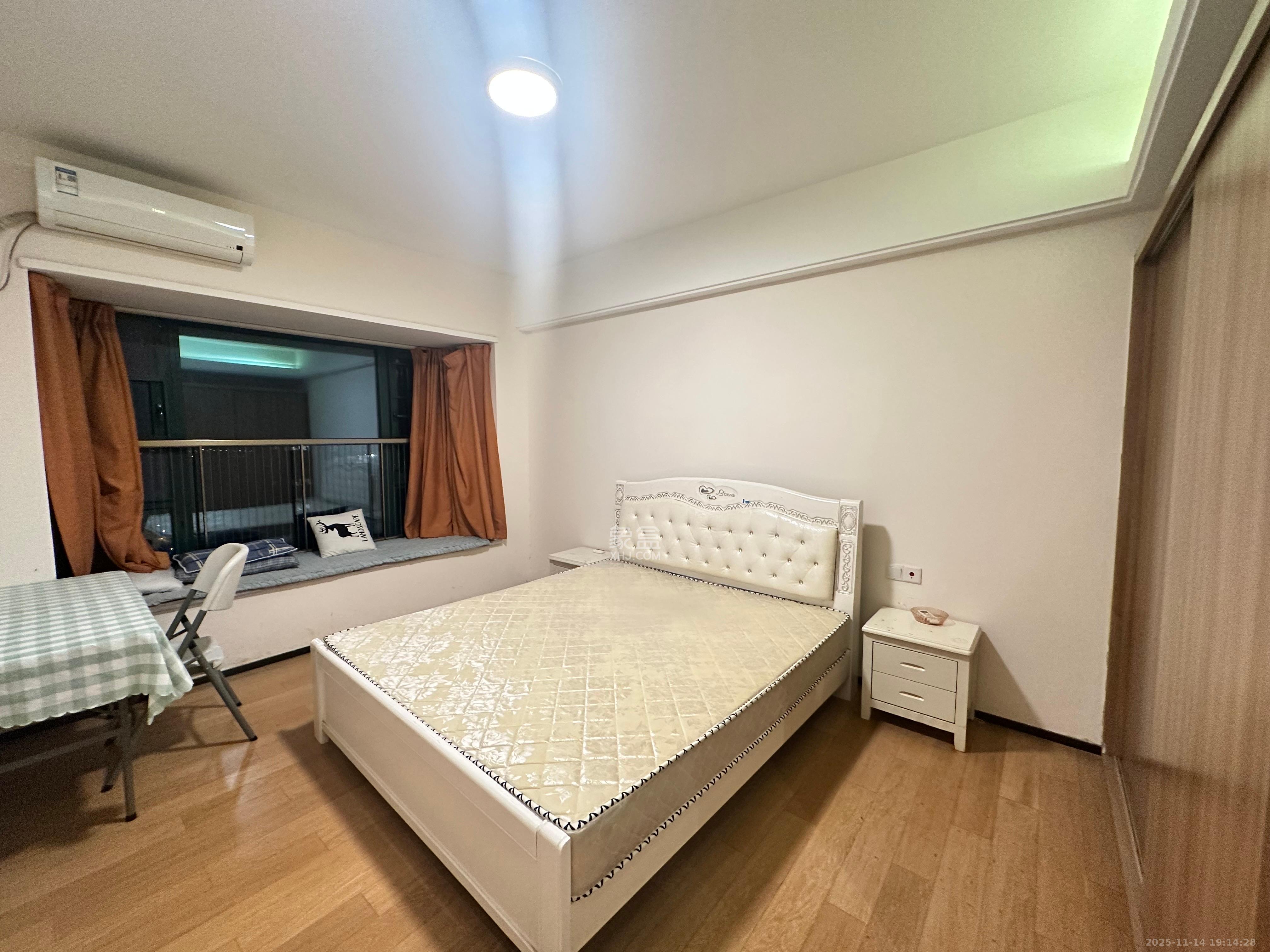 恒大翡翠华庭  2室2厅1卫    2100.0元/月室内图